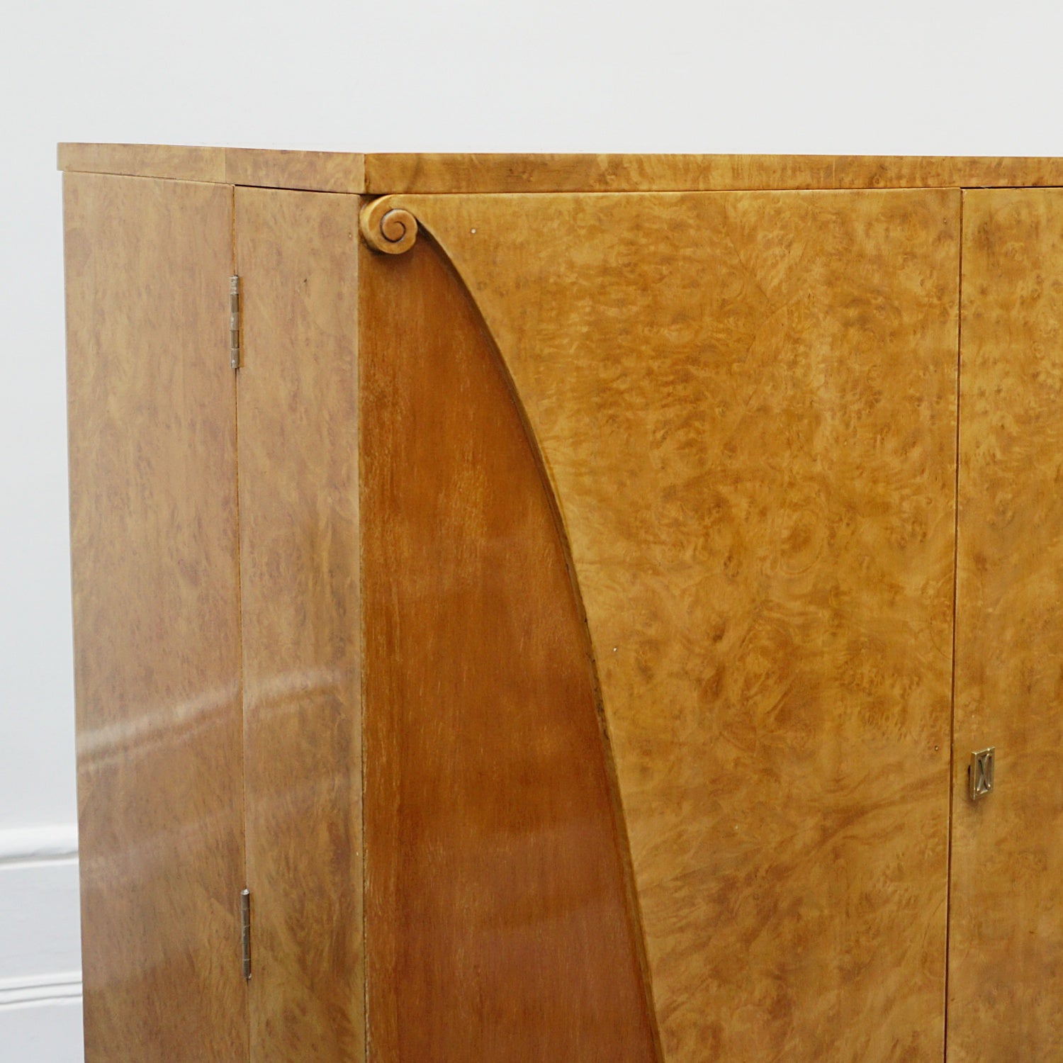 An Original Art Deco Cocktail Cabinet/Drinks Bar by Salamon J Hille Furnire Company - Jeroen Markies Art Deco