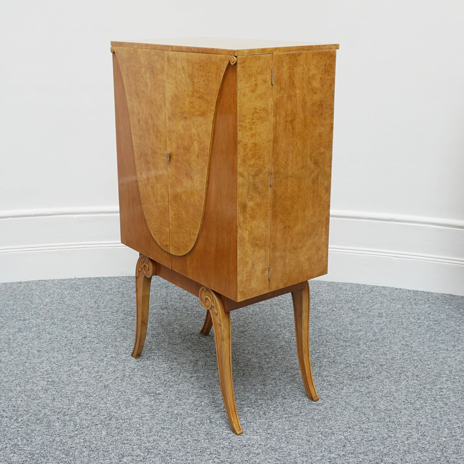 An Original Art Deco Cocktail Cabinet/Drinks Bar by Salamon J Hille Furnire Company - Jeroen Markies Art Deco
