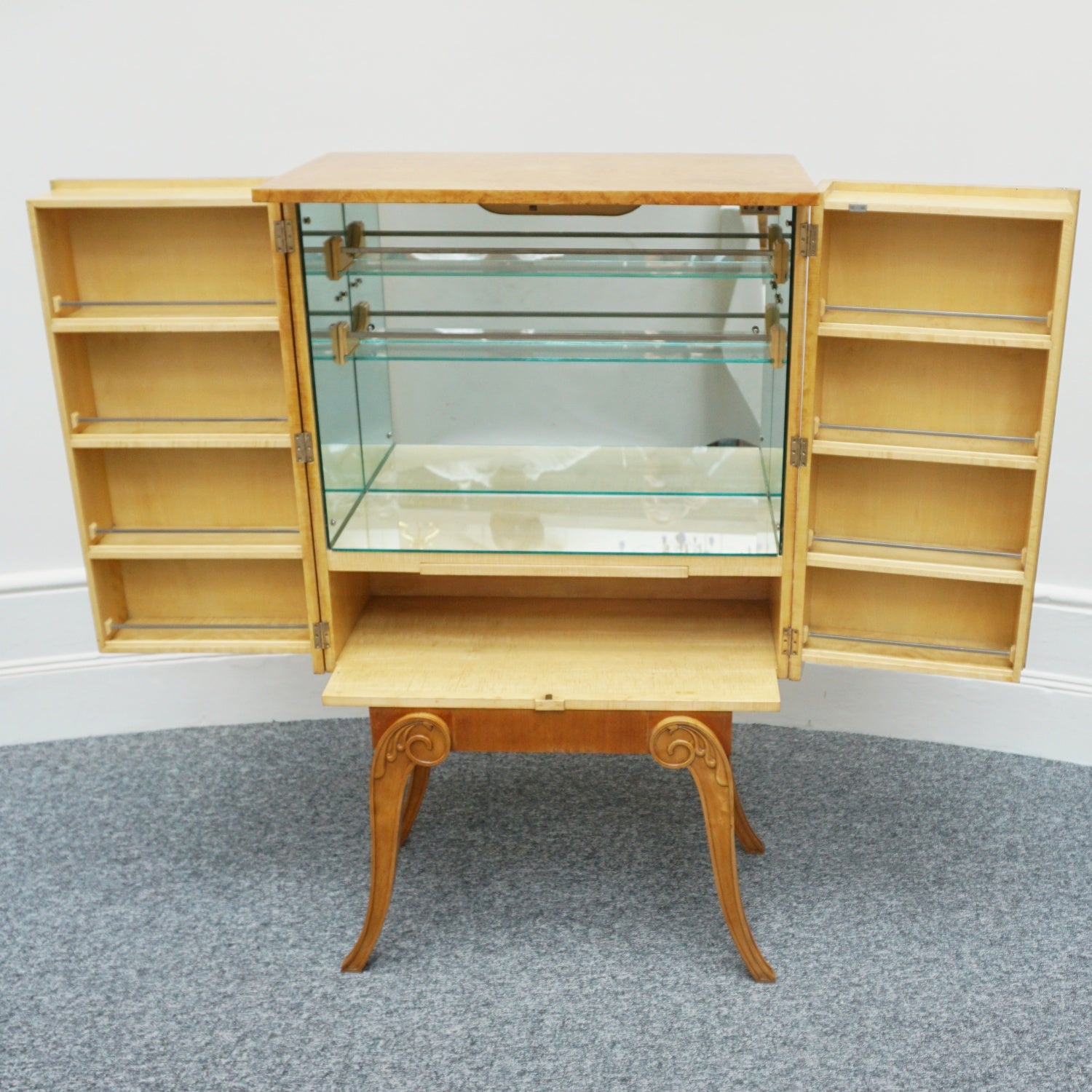 An Original Art Deco Cocktail Cabinet/Drinks Bar by Salamon J Hille Furnire Company - Jeroen Markies Art Deco