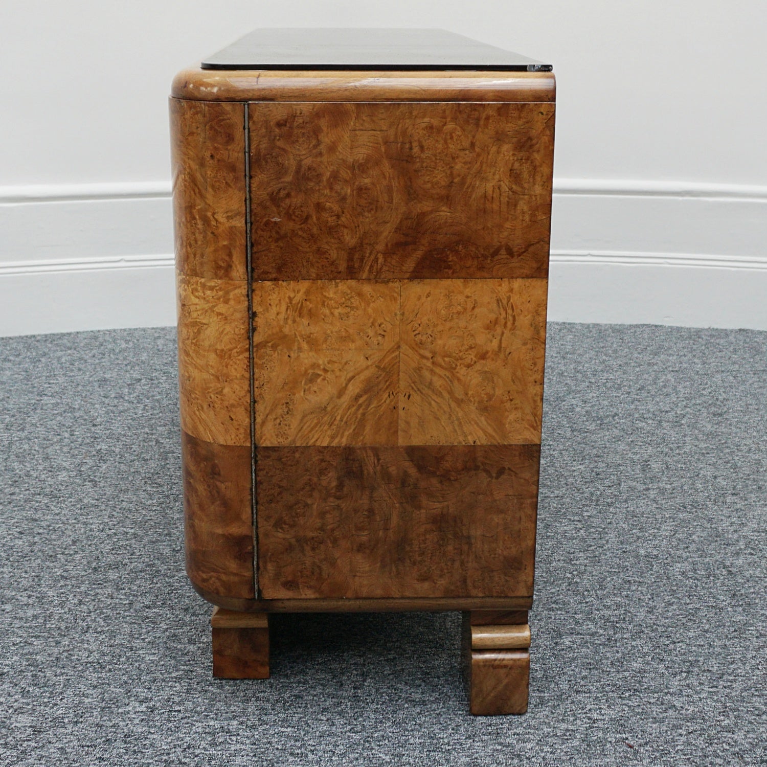 Italian Art Deoc Sideboard by V.Valabrega Torino, Walnut and glass Circa 1930 - Jeroen Markies Art Deco