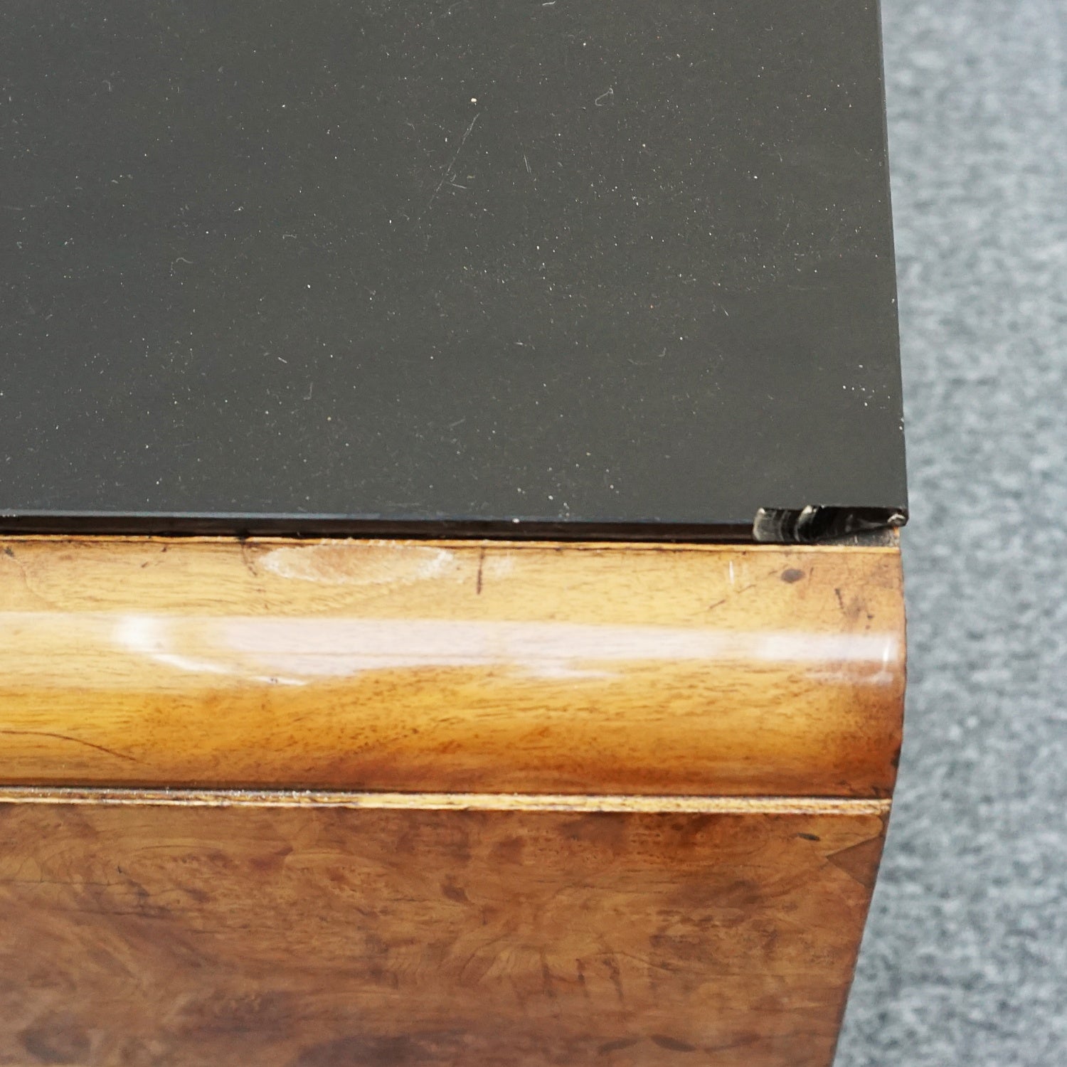 Italian Art Deoc Sideboard by V.Valabrega Torino, Walnut and glass Circa 1930 - Jeroen Markies Art Deco