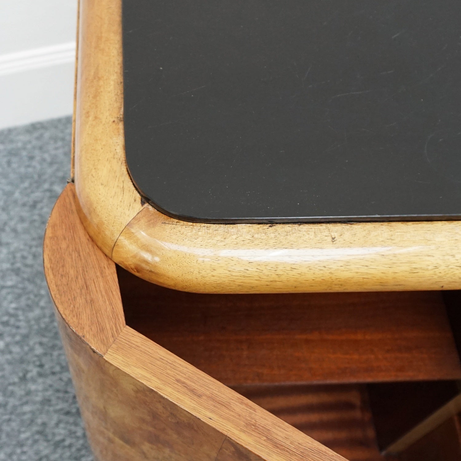 Italian Art Deoc Sideboard by V.Valabrega Torino, Walnut and glass Circa 1930 - Jeroen Markies Art Deco