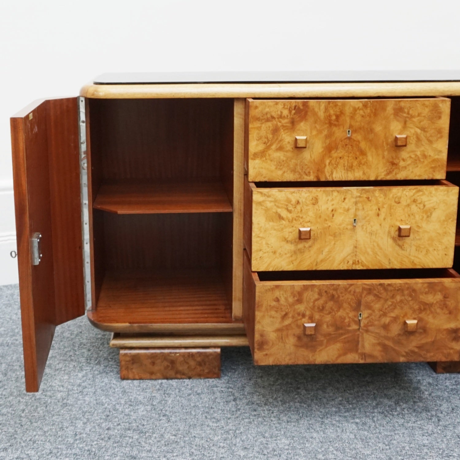 Italian Art Deoc Sideboard by V.Valabrega Torino, Walnut and glass Circa 1930 - Jeroen Markies Art Deco