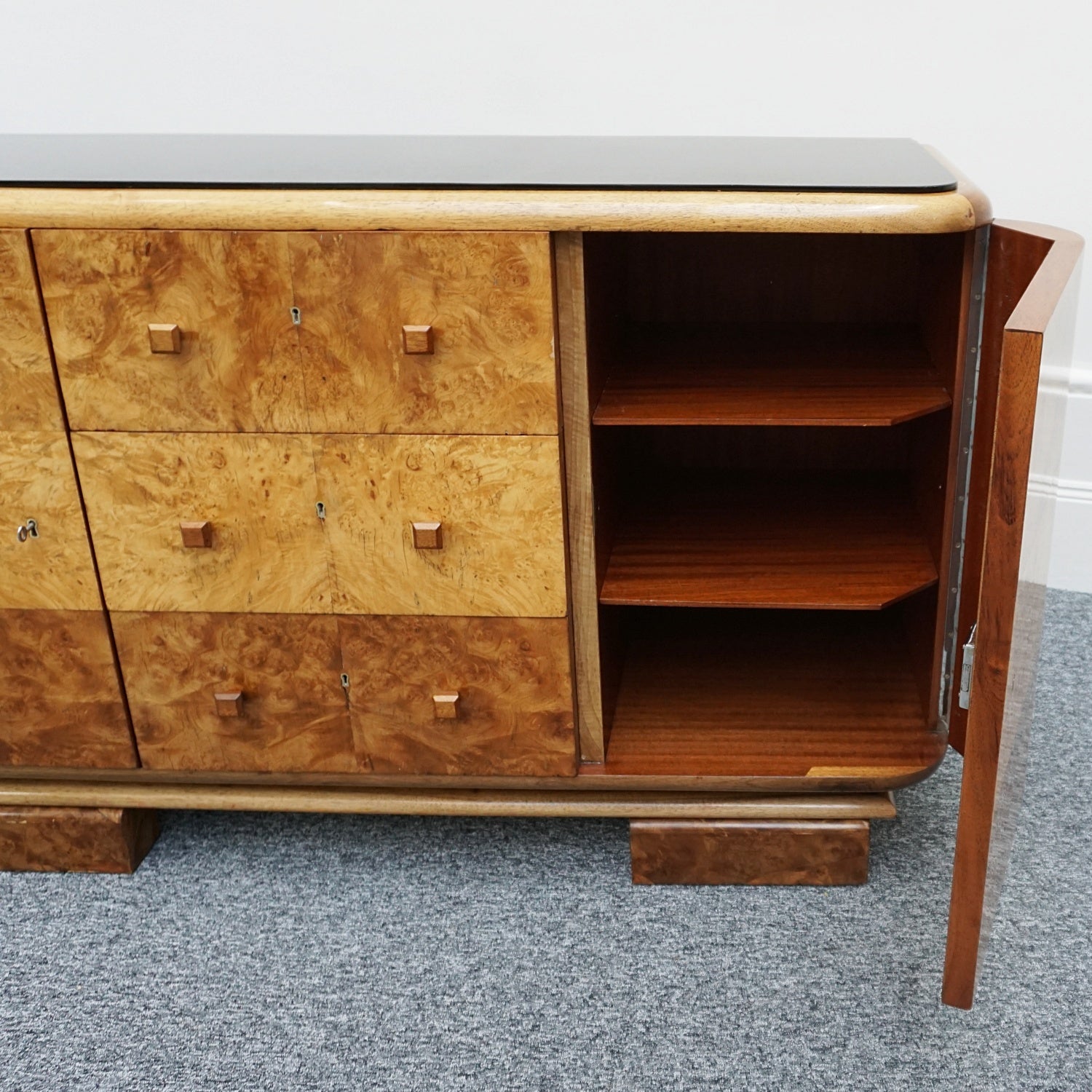 Italian Art Deoc Sideboard by V.Valabrega Torino, Walnut and glass Circa 1930 - Jeroen Markies Art Deco