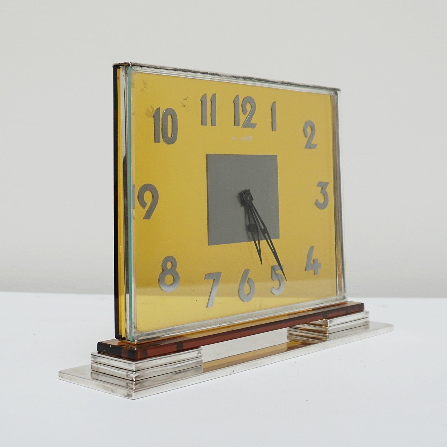 Art Deco Desk Clock by Jaeger-LeCoultre - Jeroen Markies Art Deco