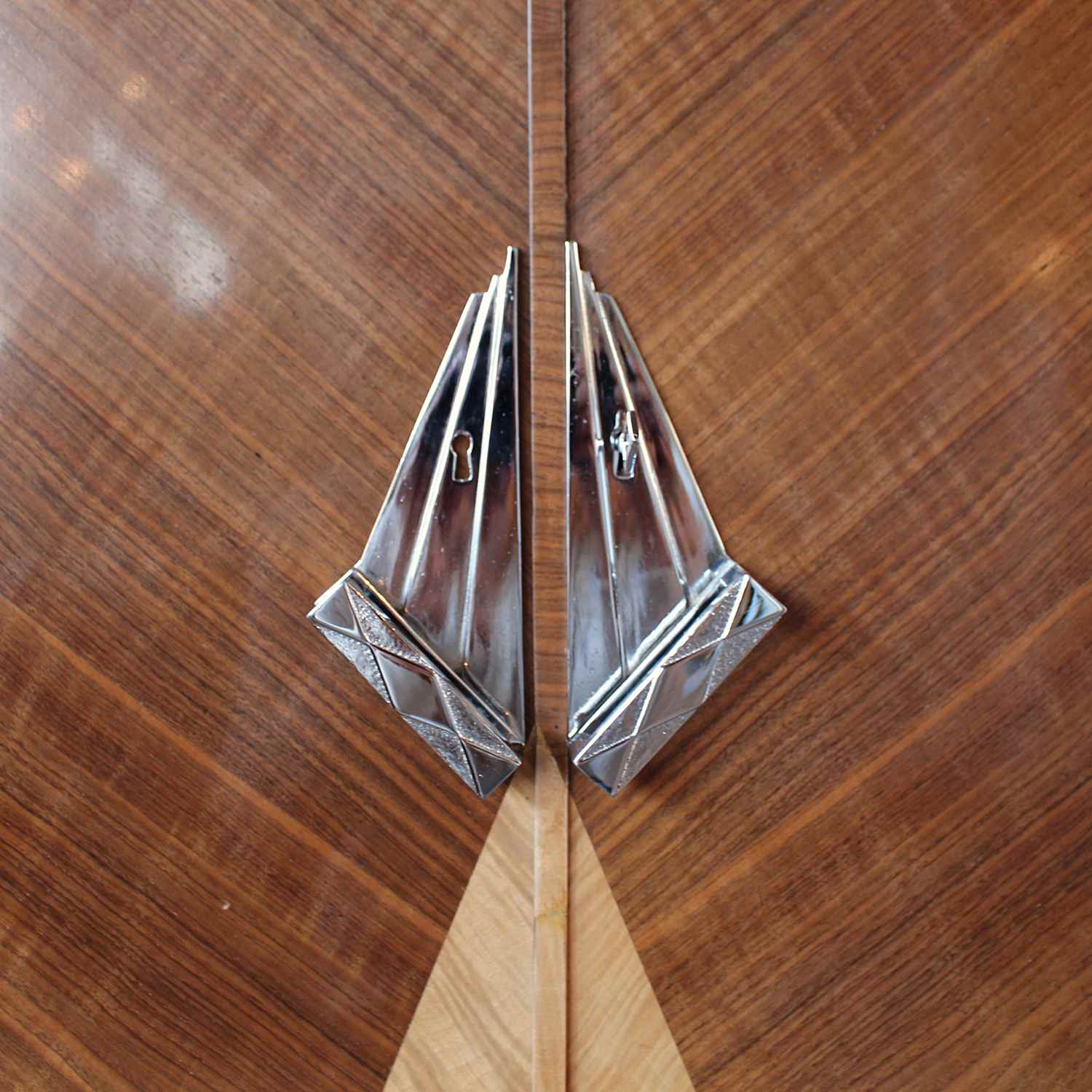 Maurice Adams Art Deco Cocktail cabinet at Jeroen Markies