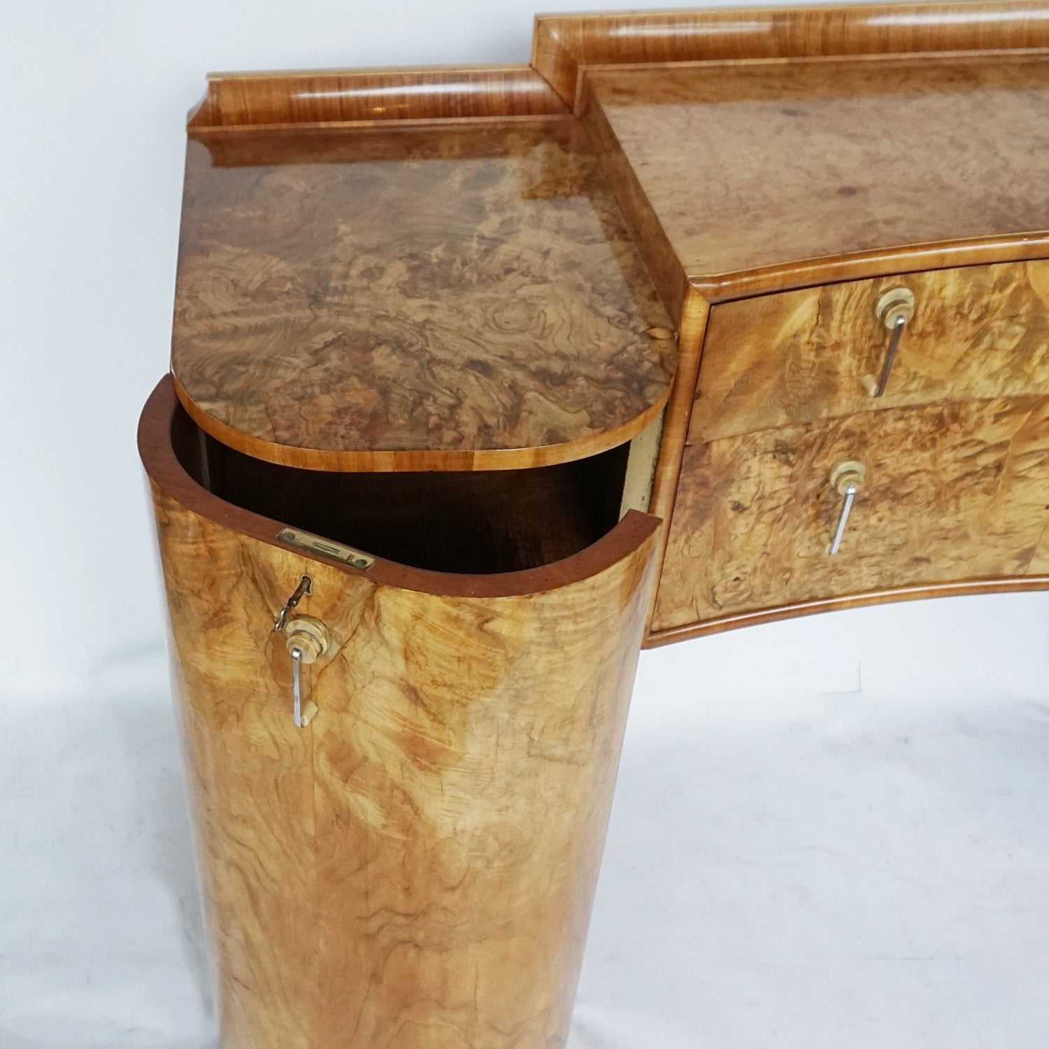 Art Deco Sideboard by Harry & Lou Epstein Vintage Art Deco - Jeroen Markies Art Deco