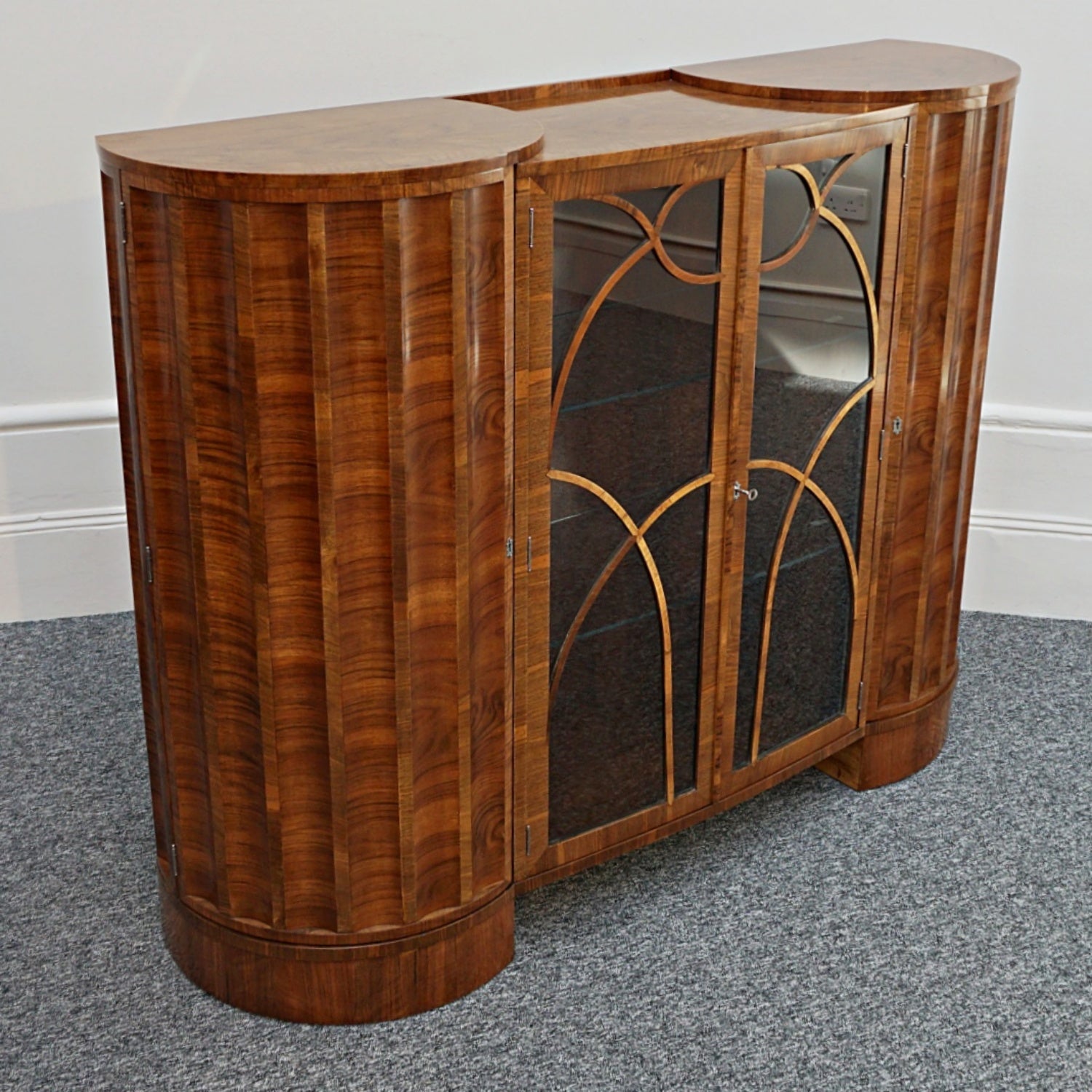 Art Deco Cabinet by Harry & Lou Epstein Circa 1930 - Jeroen Markies Art Deco Furniture