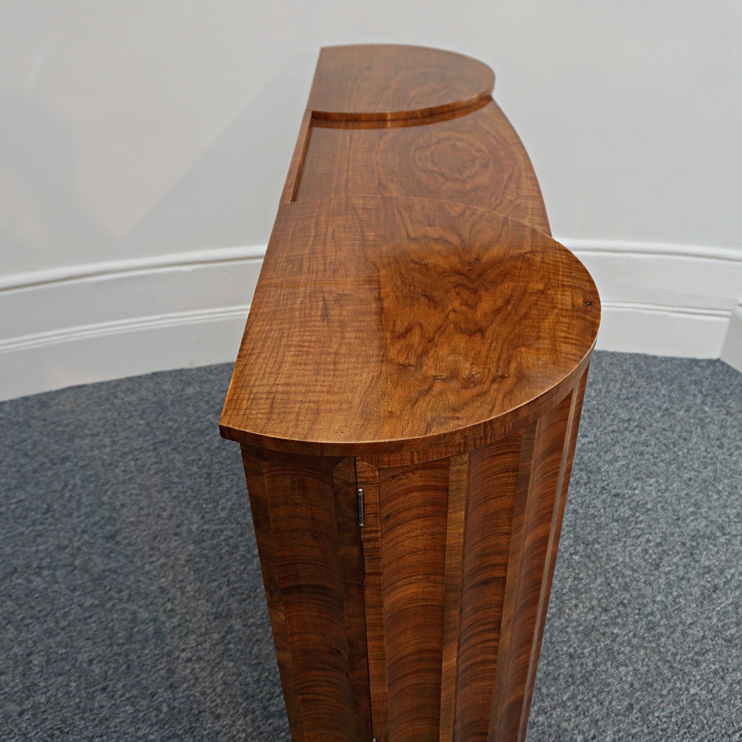 Art Deco Cabinet by Harry & Lou Epstein Circa 1930 - Jeroen Markies Art Deco Furniture