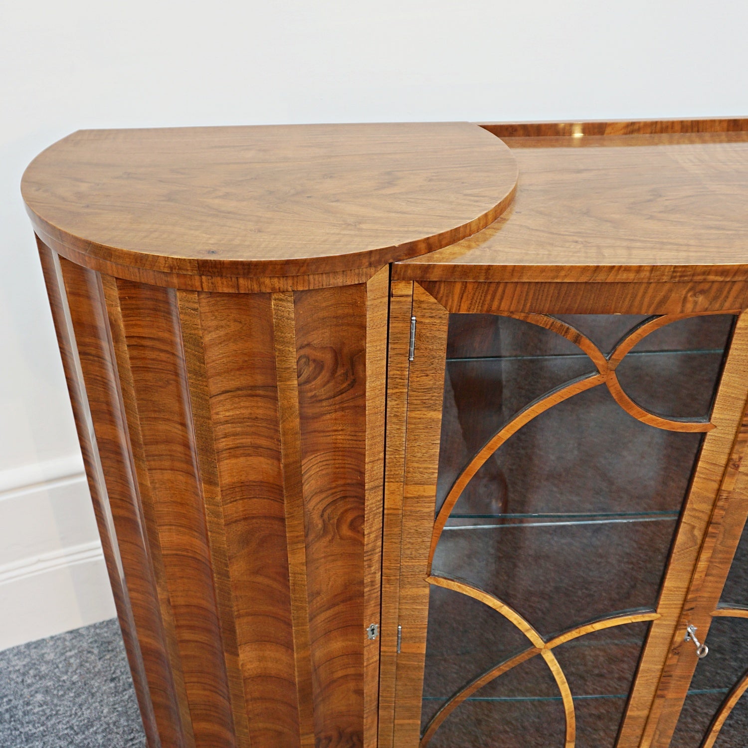 Art Deco Cabinet by Harry & Lou Epstein Circa 1930 - Jeroen Markies Art Deco Furniture