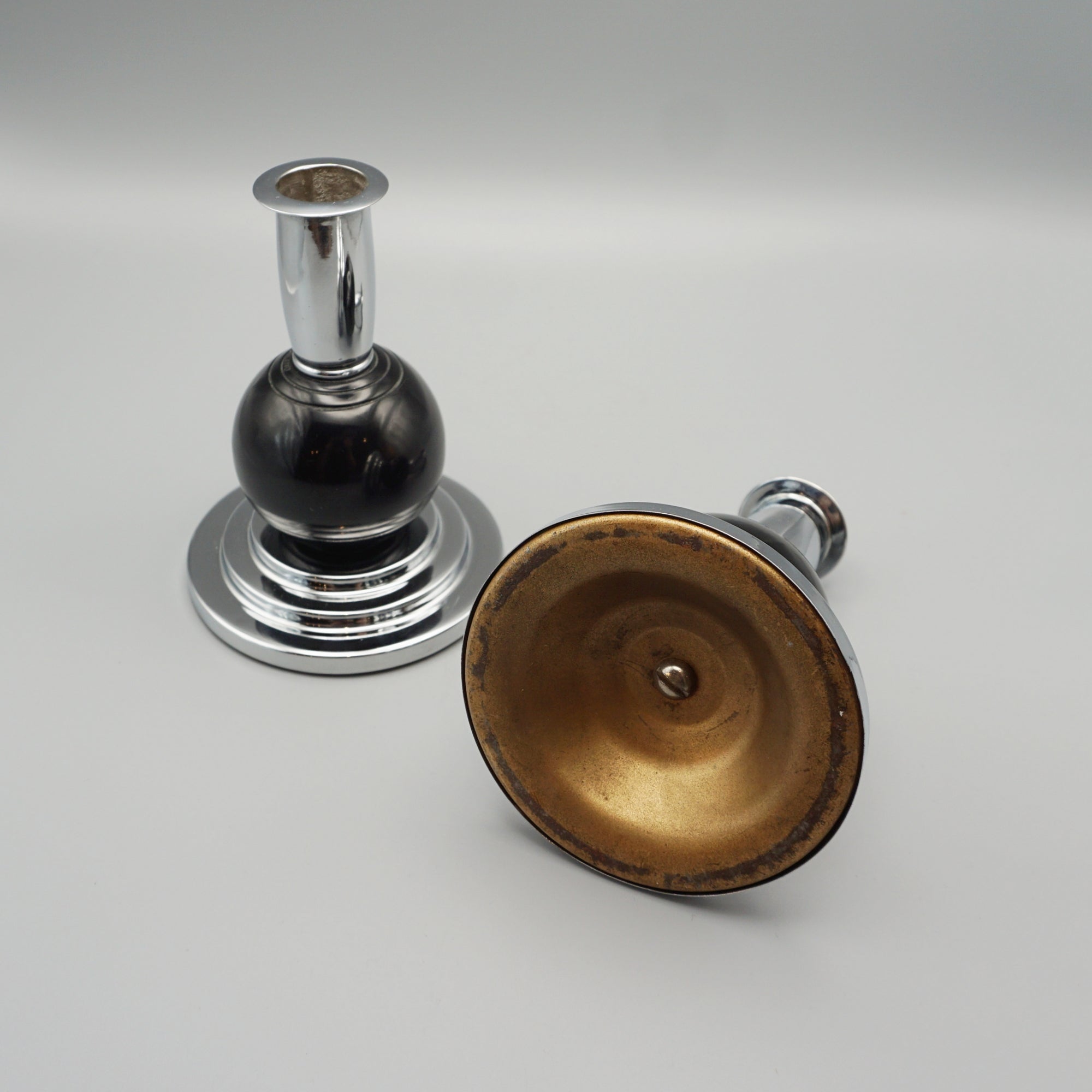 Pair of Art Deco black bakelite  candlesticks. - Jeroen Markies Art Deco 
