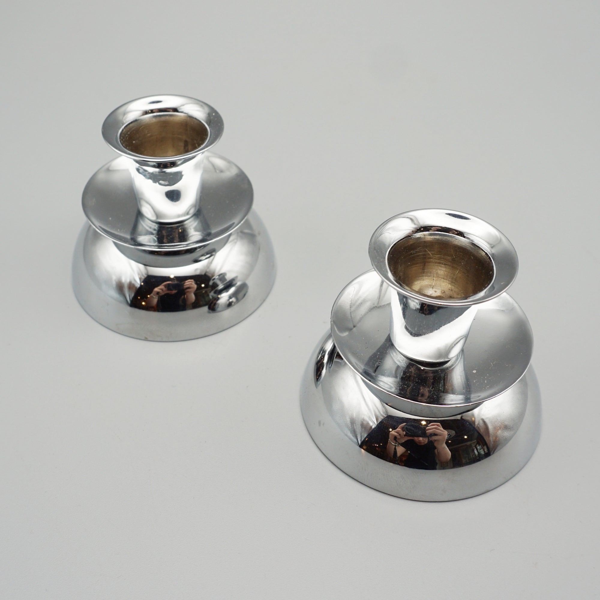 A pair of chromed metal Art Deco candlesticks - Jeroen Markies Art deco 