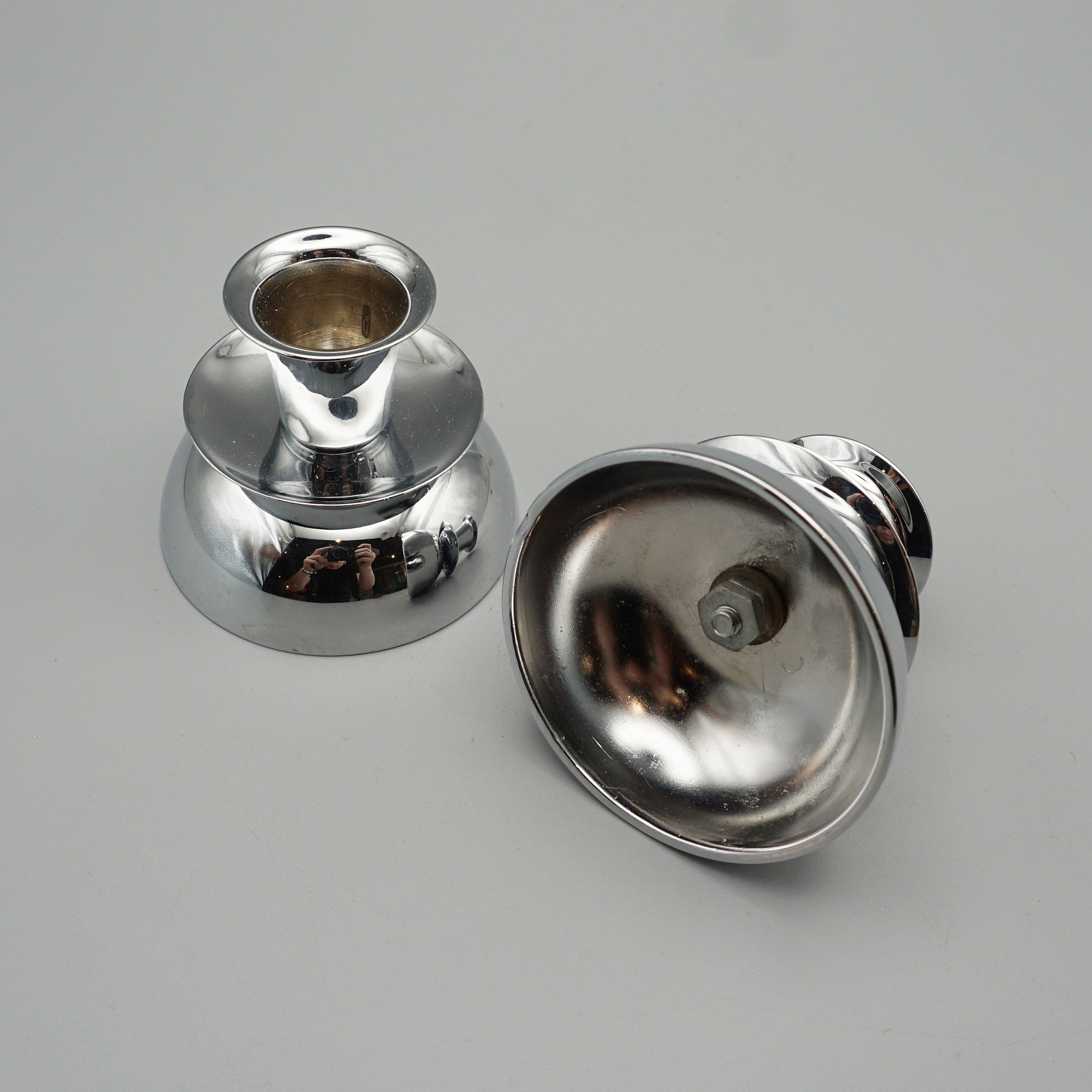 A pair of chromed metal Art Deco candlesticks - Jeroen Markies Art deco 