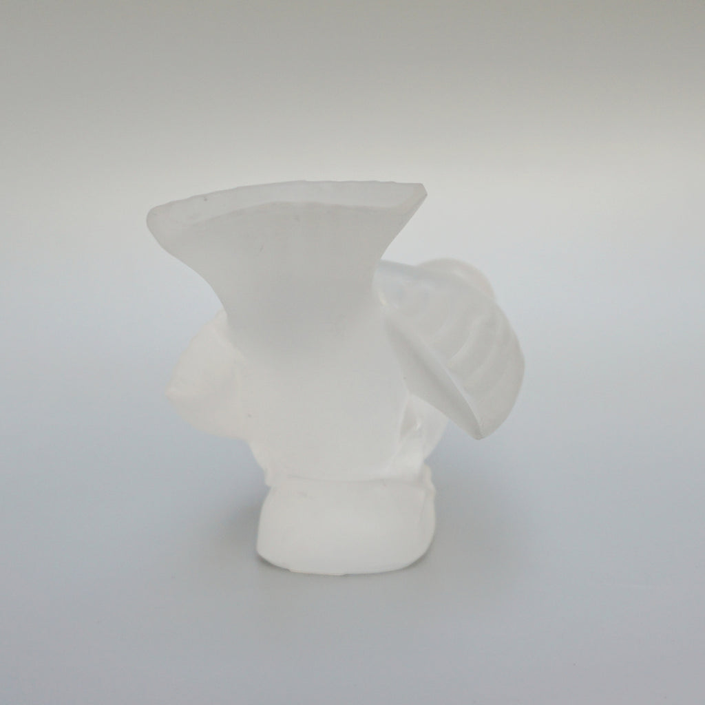 Moineau Coquet an Art Deco glass bird paperweight by Marc Lalique. Frosted Bird Glass. Mid-Century. Jeroen Markies Art Deco