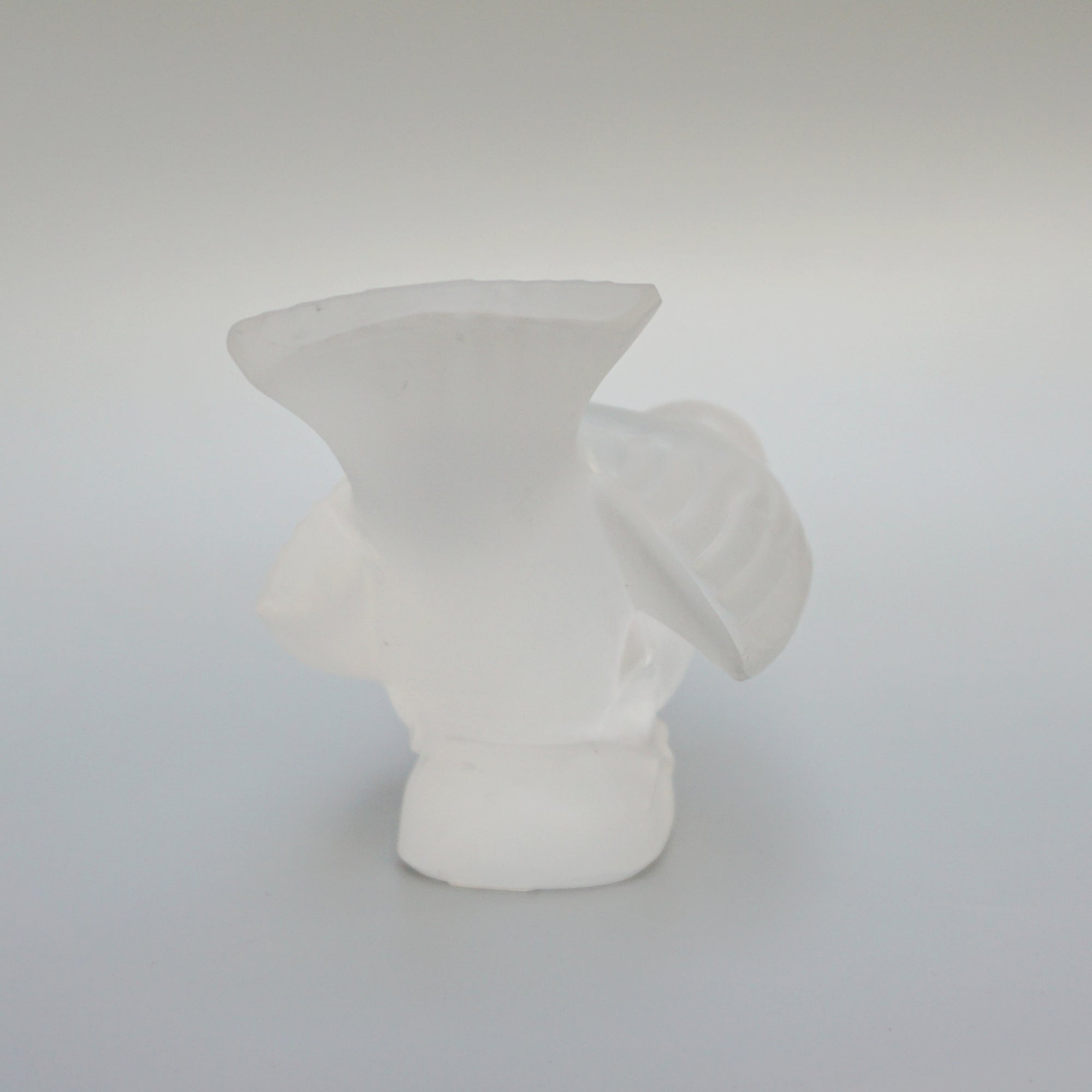 Moineau Coquet an Art Deco glass bird paperweight by Marc Lalique. Frosted Bird Glass. Mid-Century. Jeroen Markies Art Deco