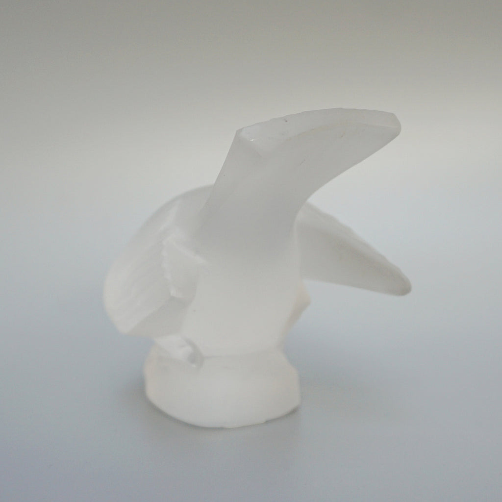 Moineau Coquet an Art Deco glass bird paperweight by Marc Lalique. Frosted Bird Glass. Mid-Century. Jeroen Markies Art Deco