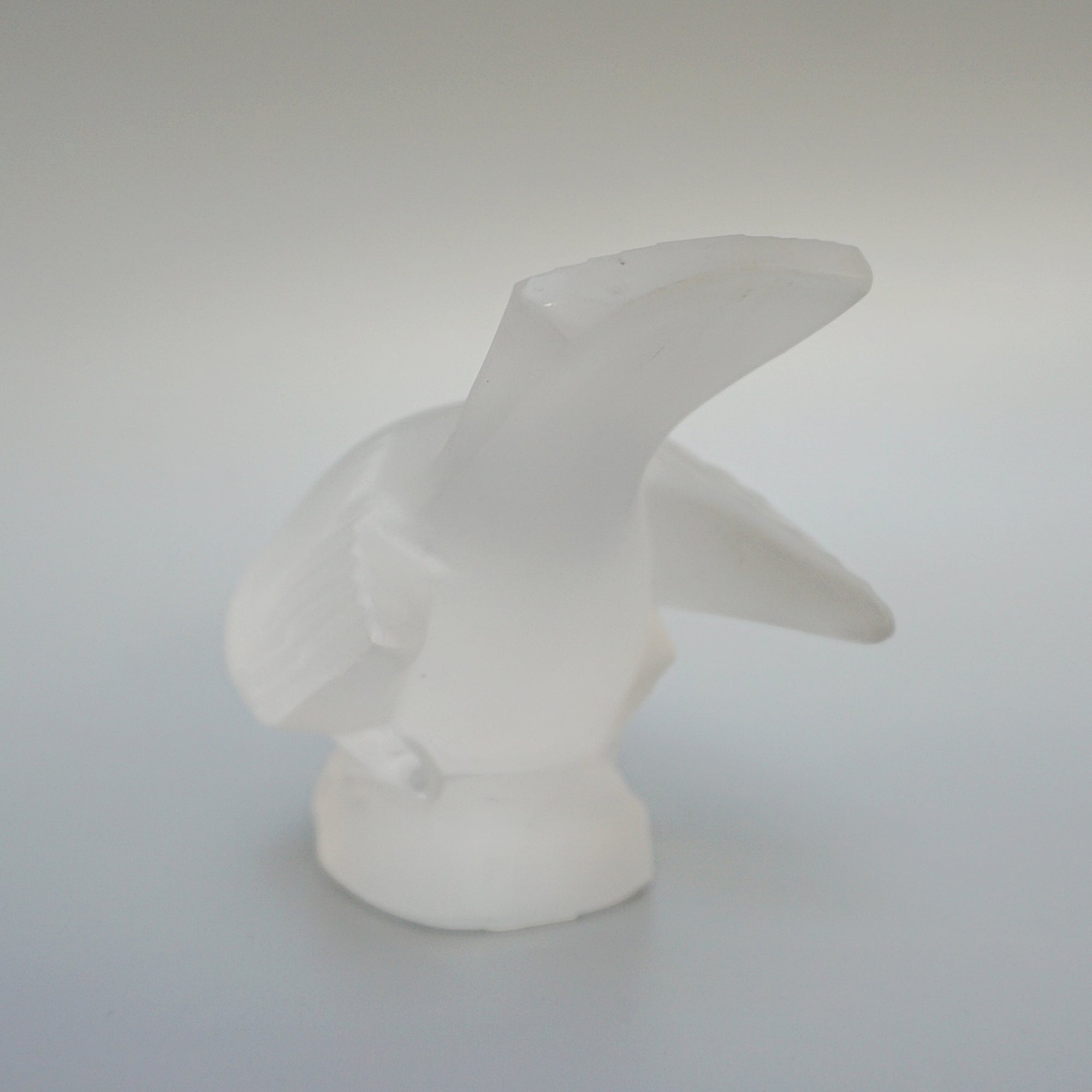Moineau Coquet an Art Deco glass bird paperweight by Marc Lalique. Frosted Bird Glass. Mid-Century. Jeroen Markies Art Deco