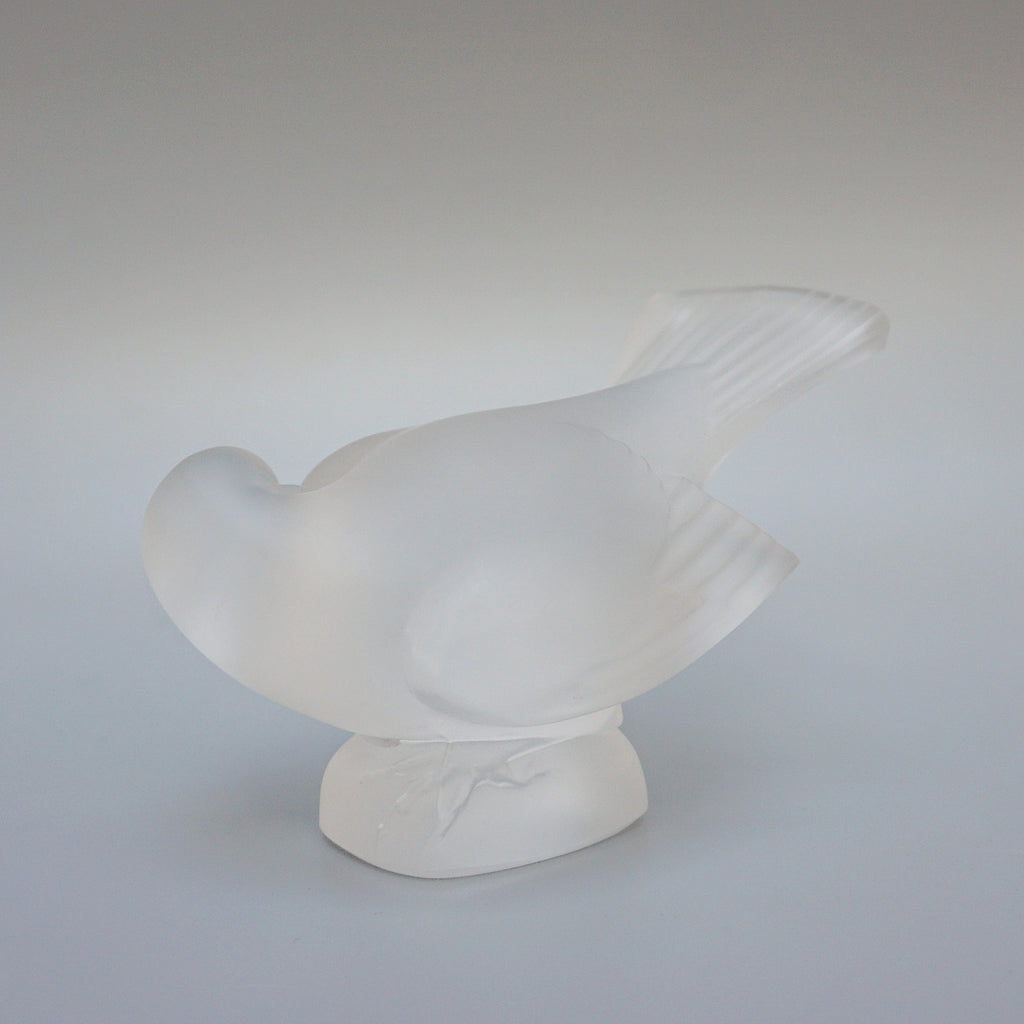 Moineau Coquet an Art Deco glass bird paperweight by Marc Lalique. Frosted Bird Glass. Mid-Century. Jeroen Markies Art Deco