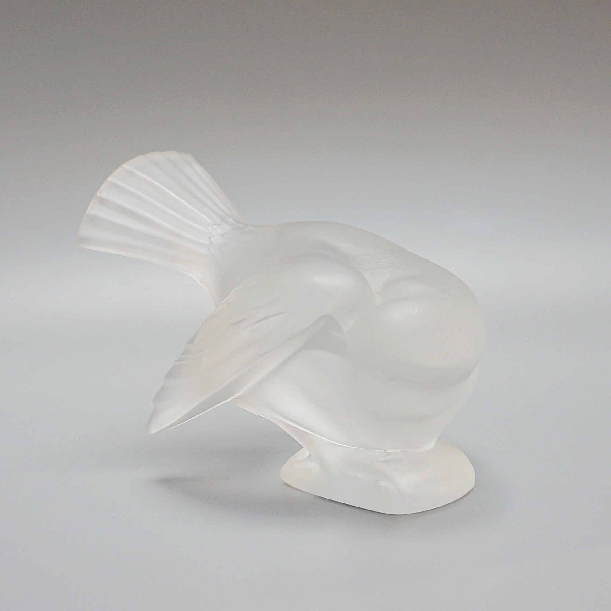 Moineau Coquet an Art Deco glass bird paperweight by Marc Lalique - Jeroen Markies Art Deco