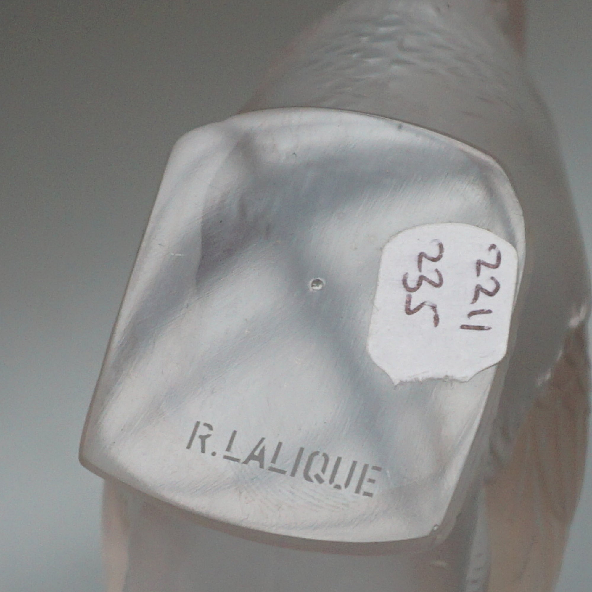 'Moineau Timide' Rene Lalique Glass Paperweight - Jeroen Markies Art Deco