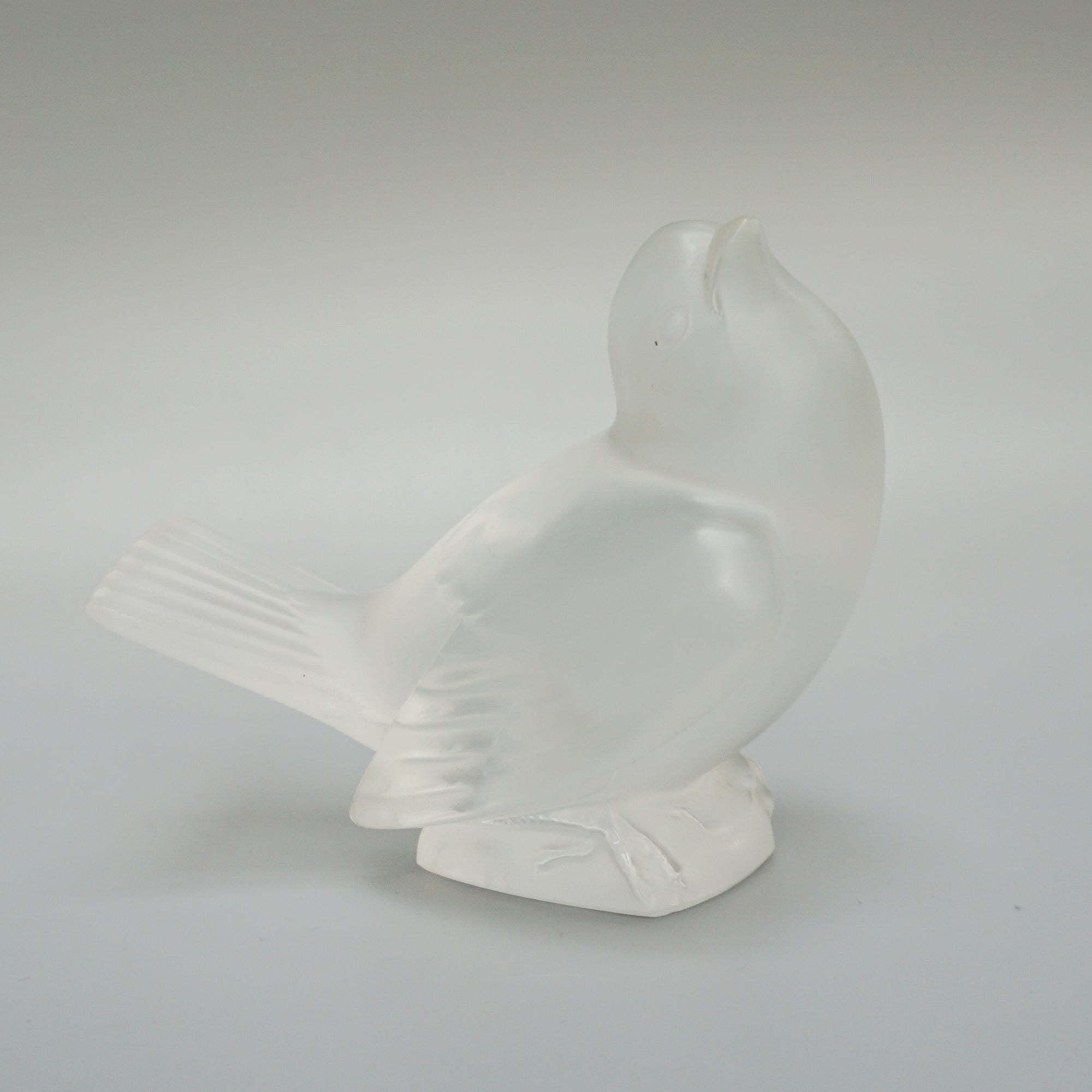 'Moineau Moquer' Marc Lalique Glass Paperweight - Jeroen Markies Art Deco