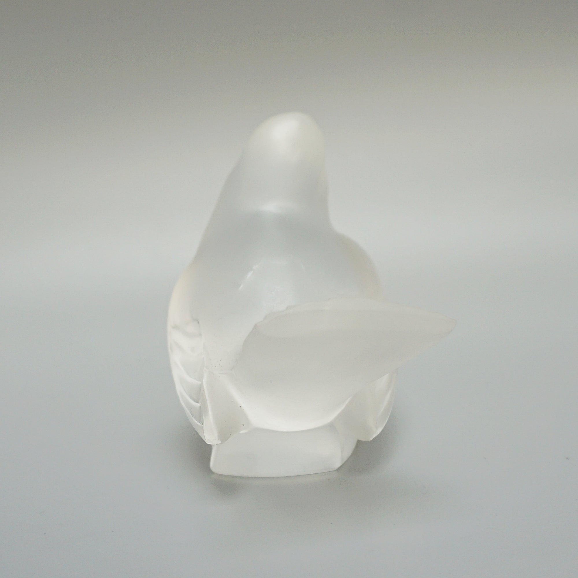 'Moineau Moquer' Marc Lalique Glass Paperweight - Jeroen Markies Art Deco