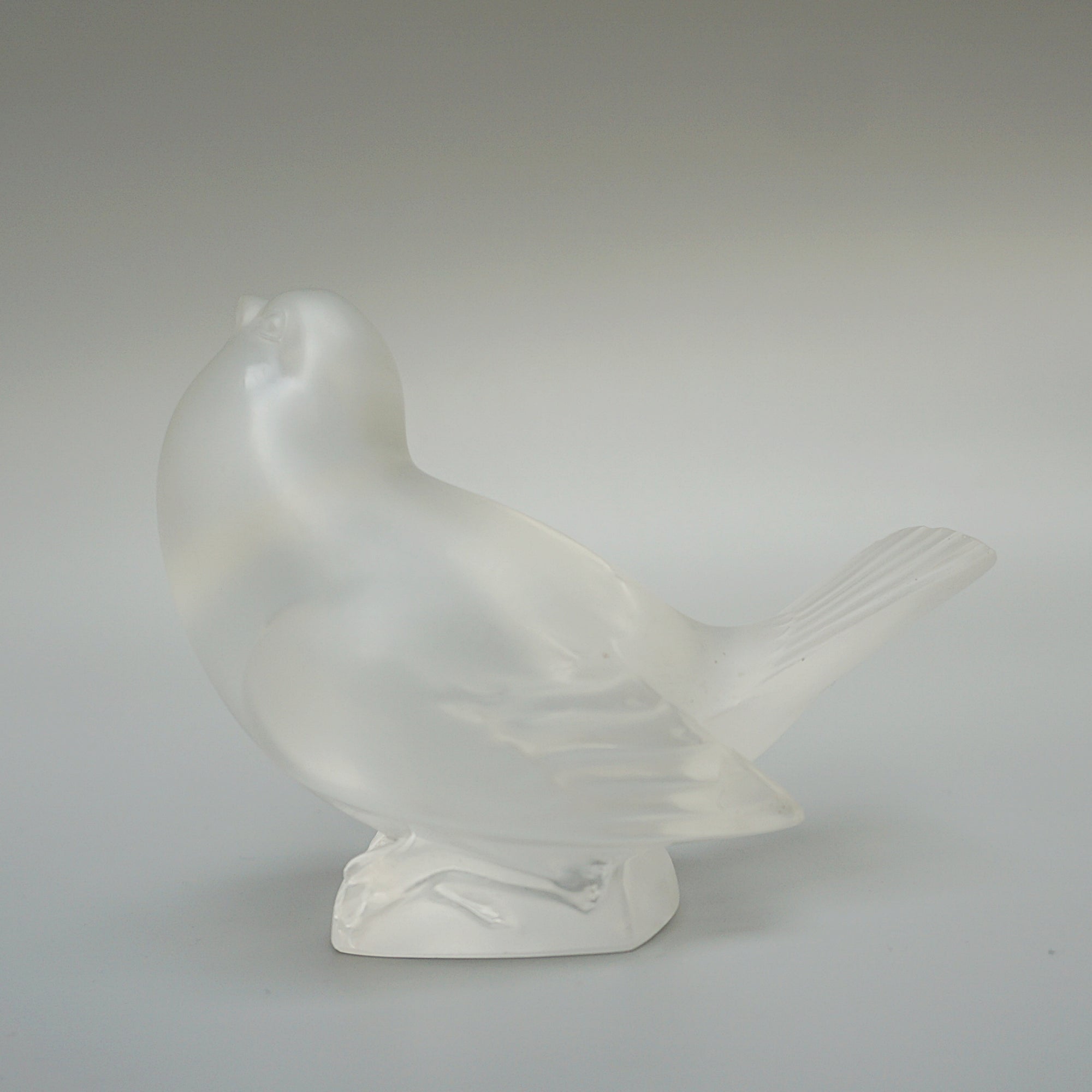 'Moineau Moquer' Marc Lalique Glass Paperweight - Jeroen Markies Art Deco