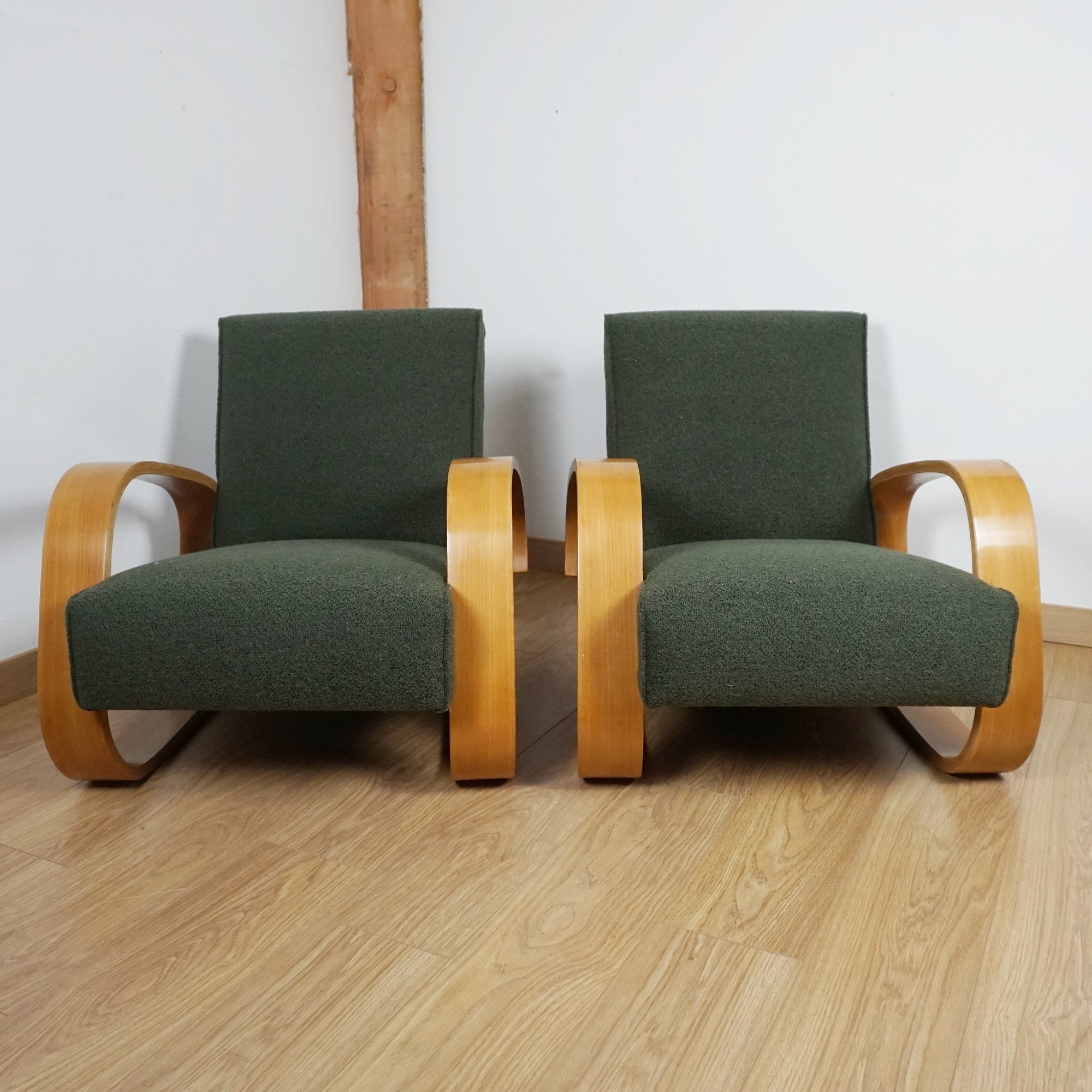 A Pair of 'Tank Chairs 400' by Alvar Aalto