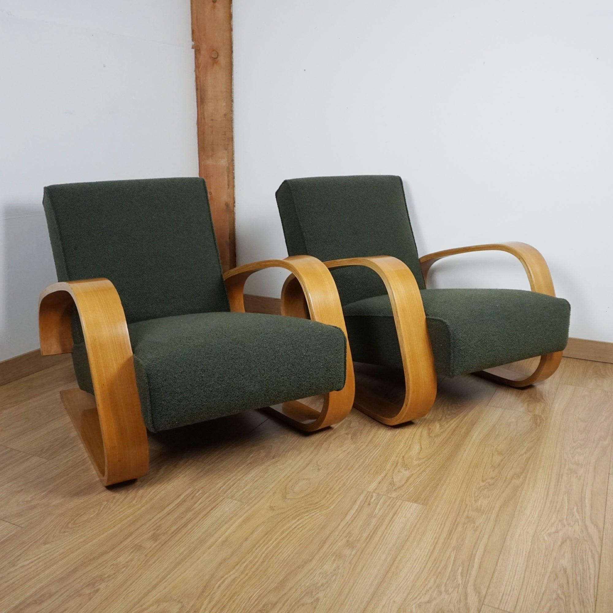 A Pair of 'Tank Chairs 400' by Alvar Aalto