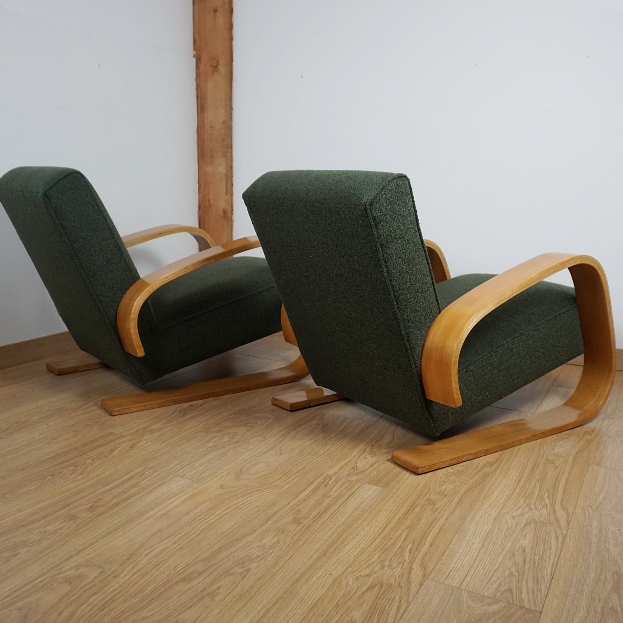 A Pair of 'Tank Chairs 400' by Alvar Aalto