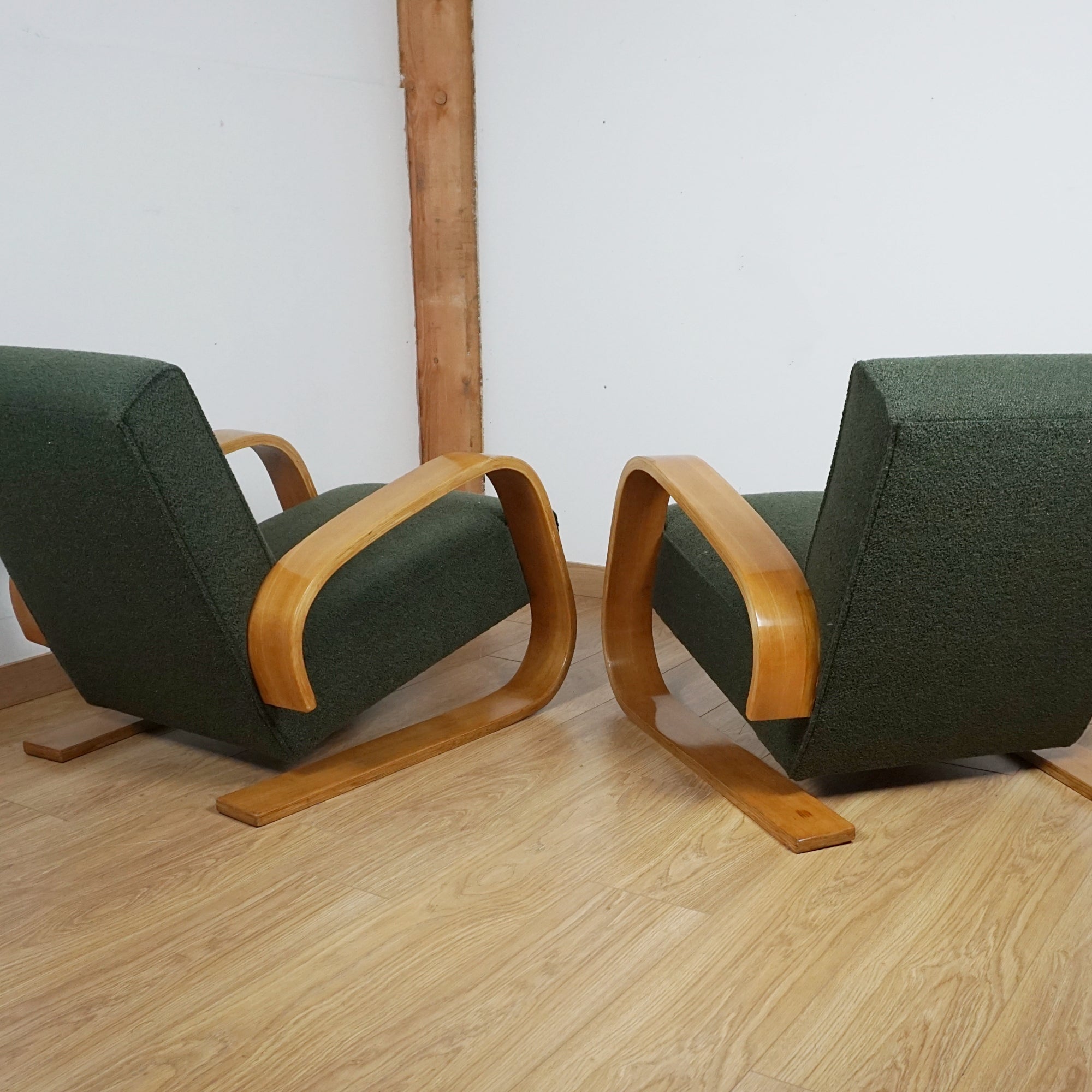 A Pair of 'Tank Chairs 400' by Alvar Aalto