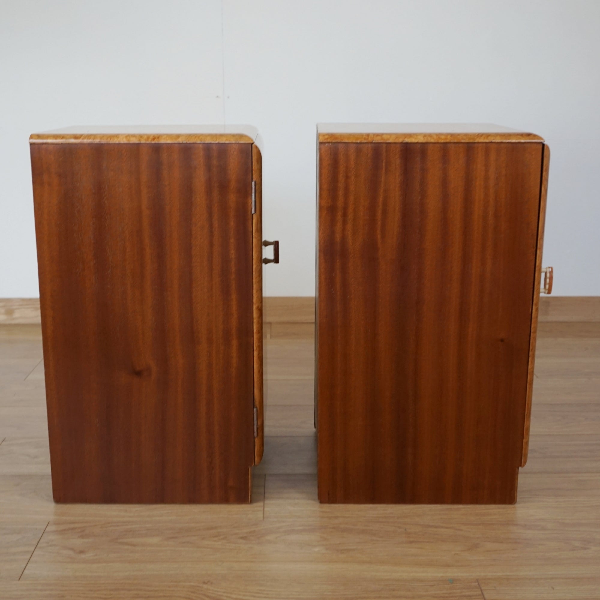 Pair of Art Deco Bedside Cabinets by Harry & Lou Epstein - Jeroen Markies Art Deco