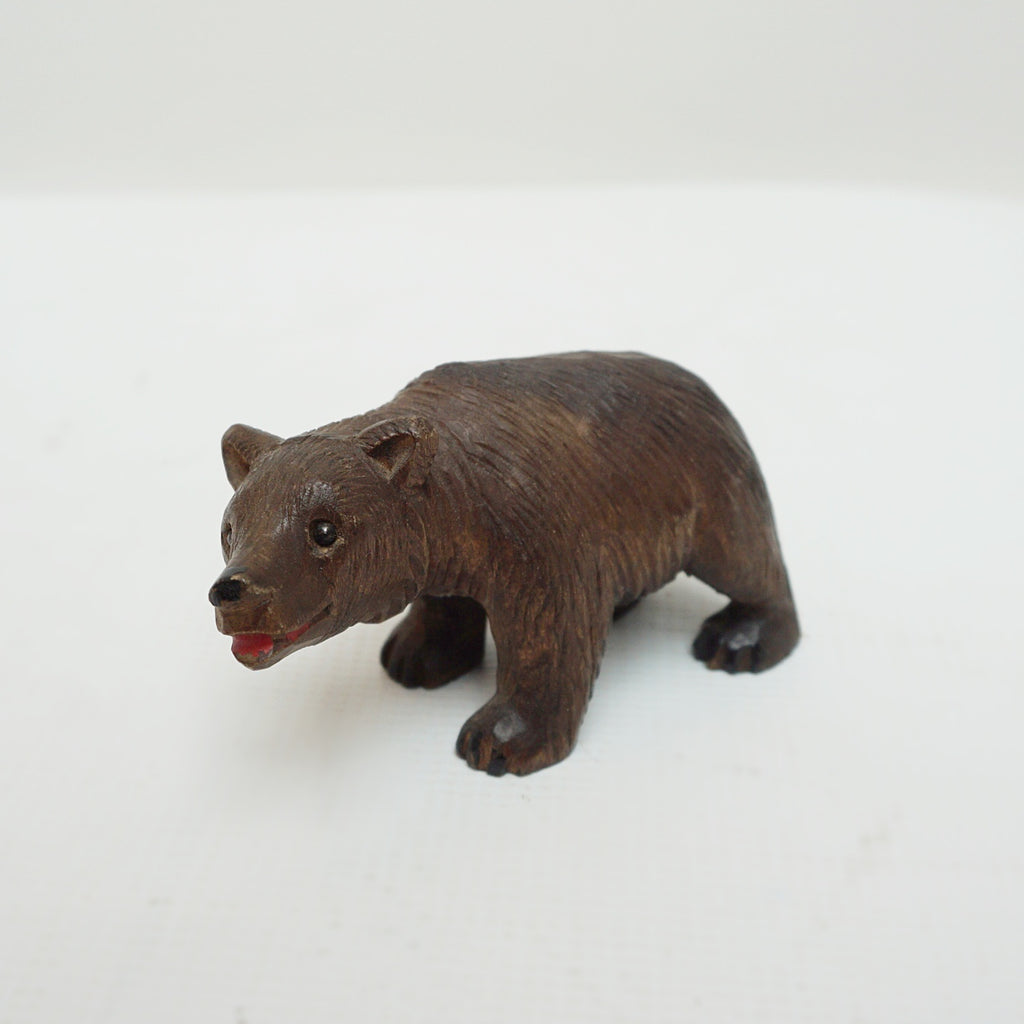 A Black Forest small carved bear - Jeroen Markies Art Deco