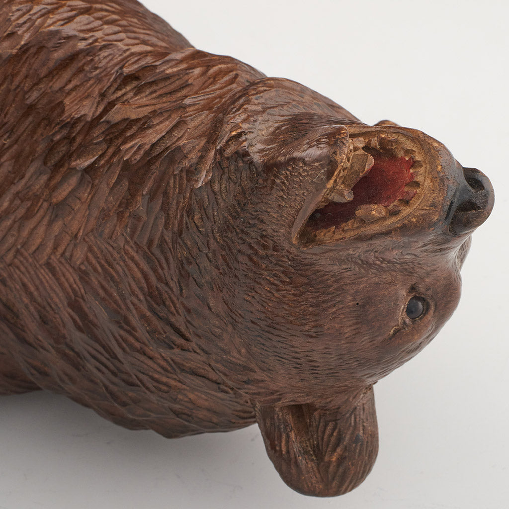 Carved Bear - Jeroen Markies Art Deco