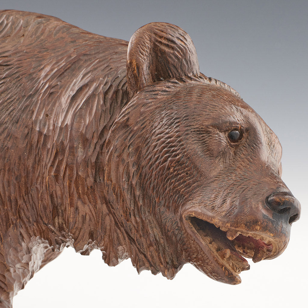 Carved Bear - Jeroen Markies Art Deco