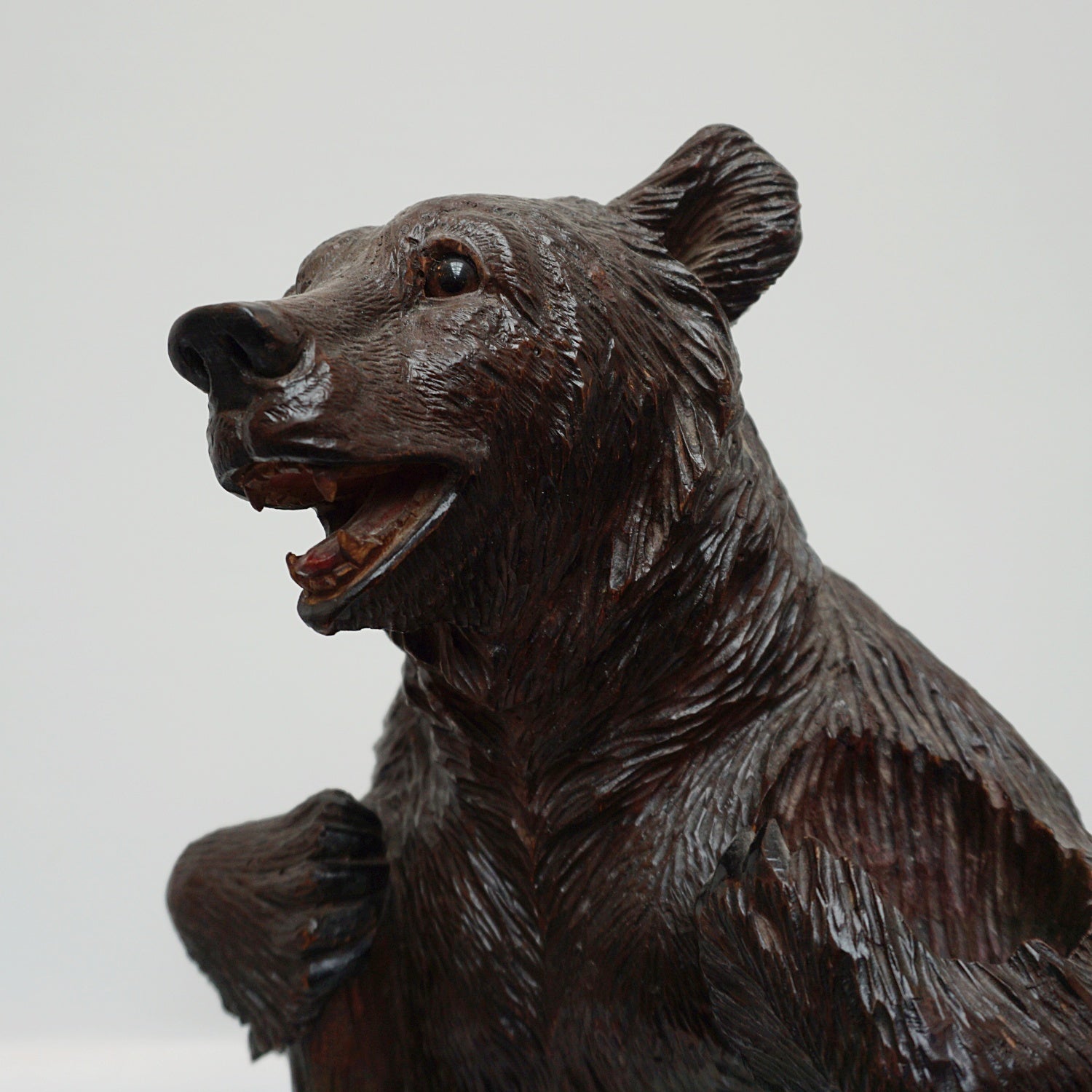A Black Forest carved bear - Jeroen Markies Art Deco