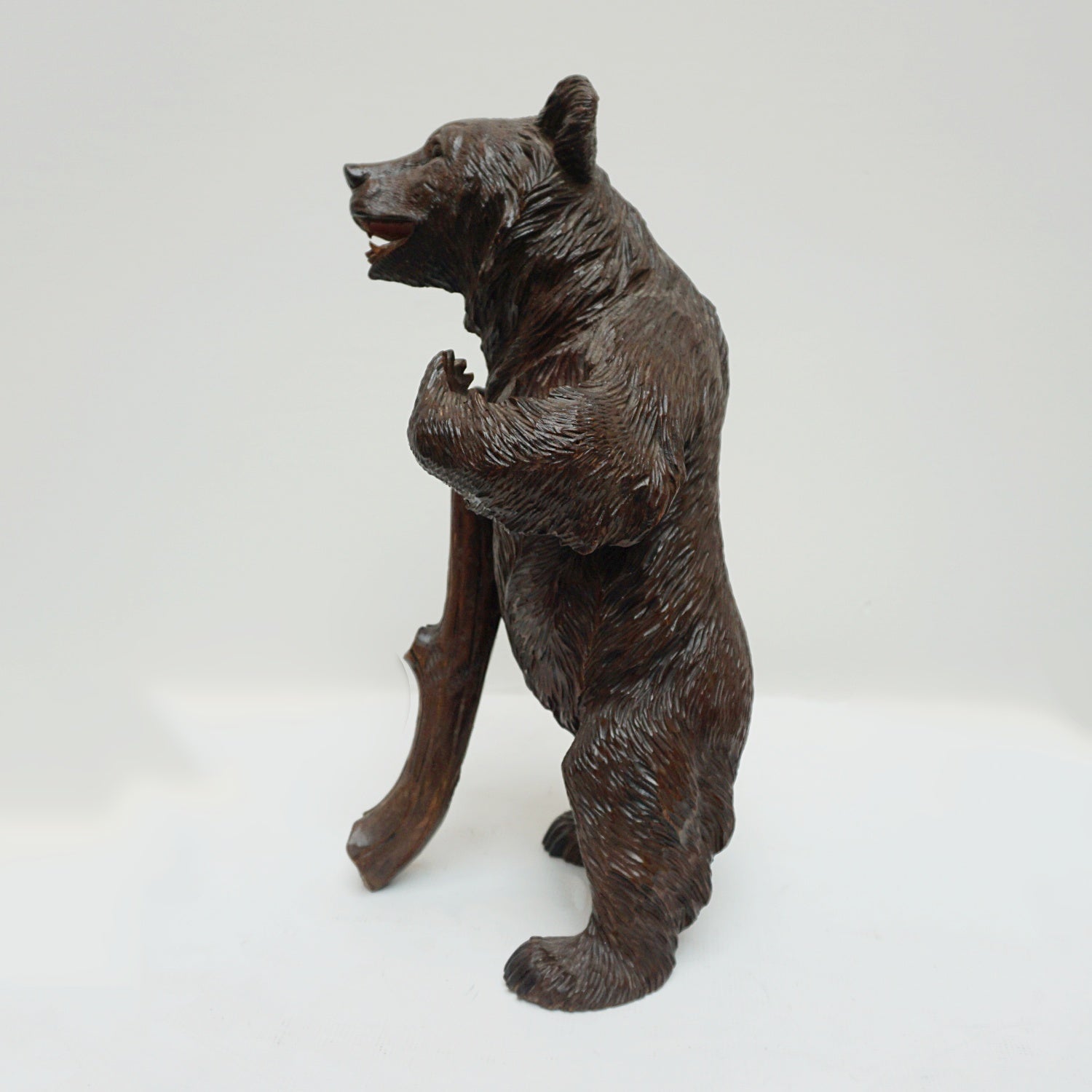 A Black Forest carved bear - Jeroen Markies Art Deco