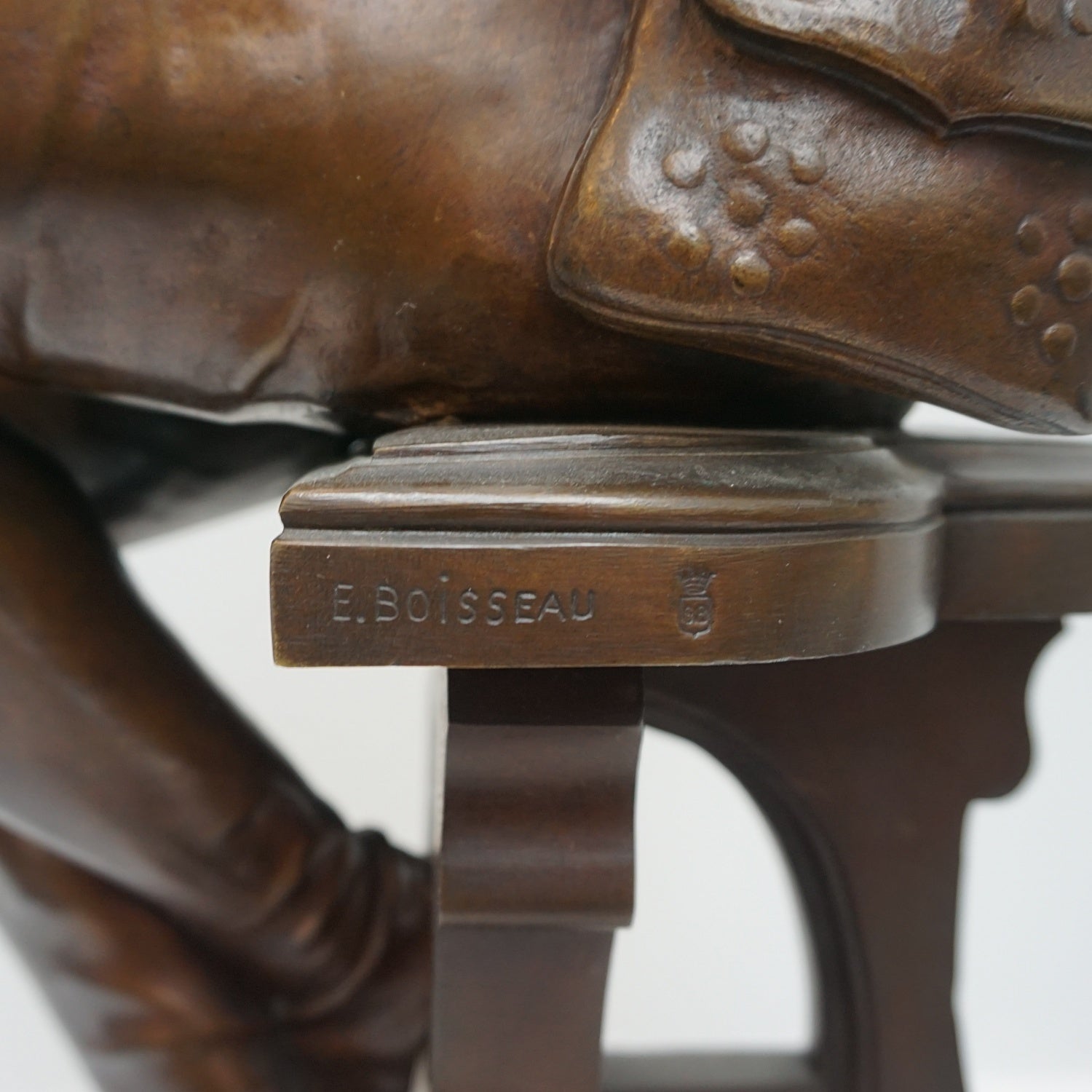 Late 19th Century Bronze Sculpture of a Seated Minstrel Playing the Lute - Jeroen Markies Art Deco