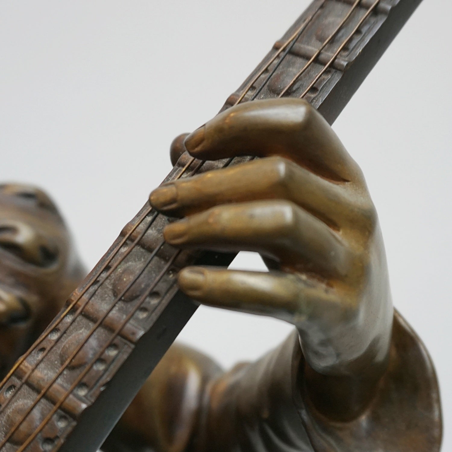 Late 19th Century Bronze Sculpture of a Seated Minstrel Playing the Lute - Jeroen Markies Art Deco
