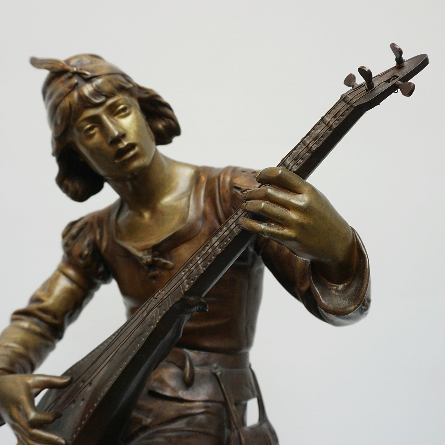 Late 19th Century Bronze Sculpture of a Seated Minstrel Playing the Lute - Jeroen Markies Art Deco