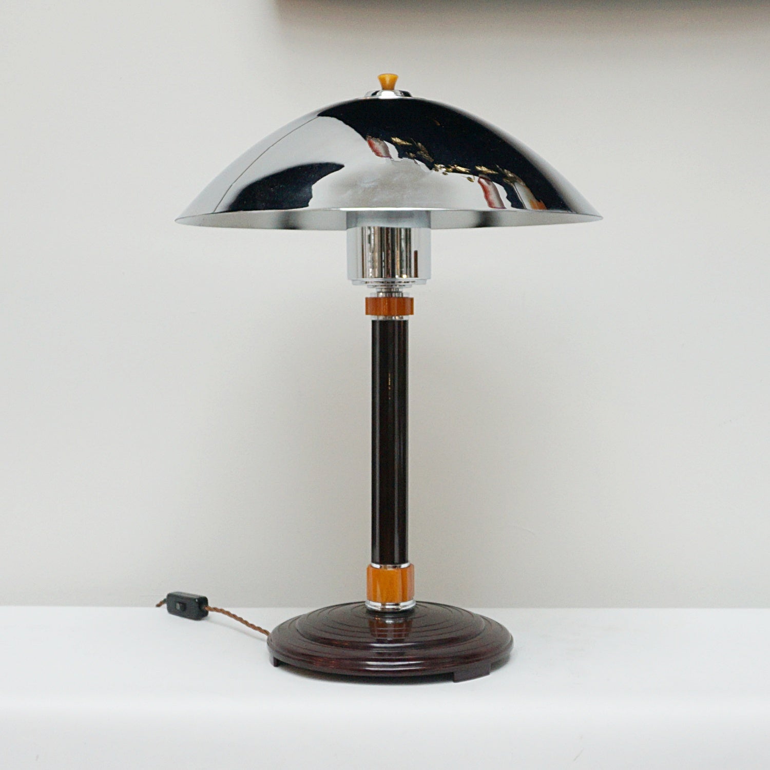 Brown Bakelite table Lamp - Jeroen Markies Art Deco