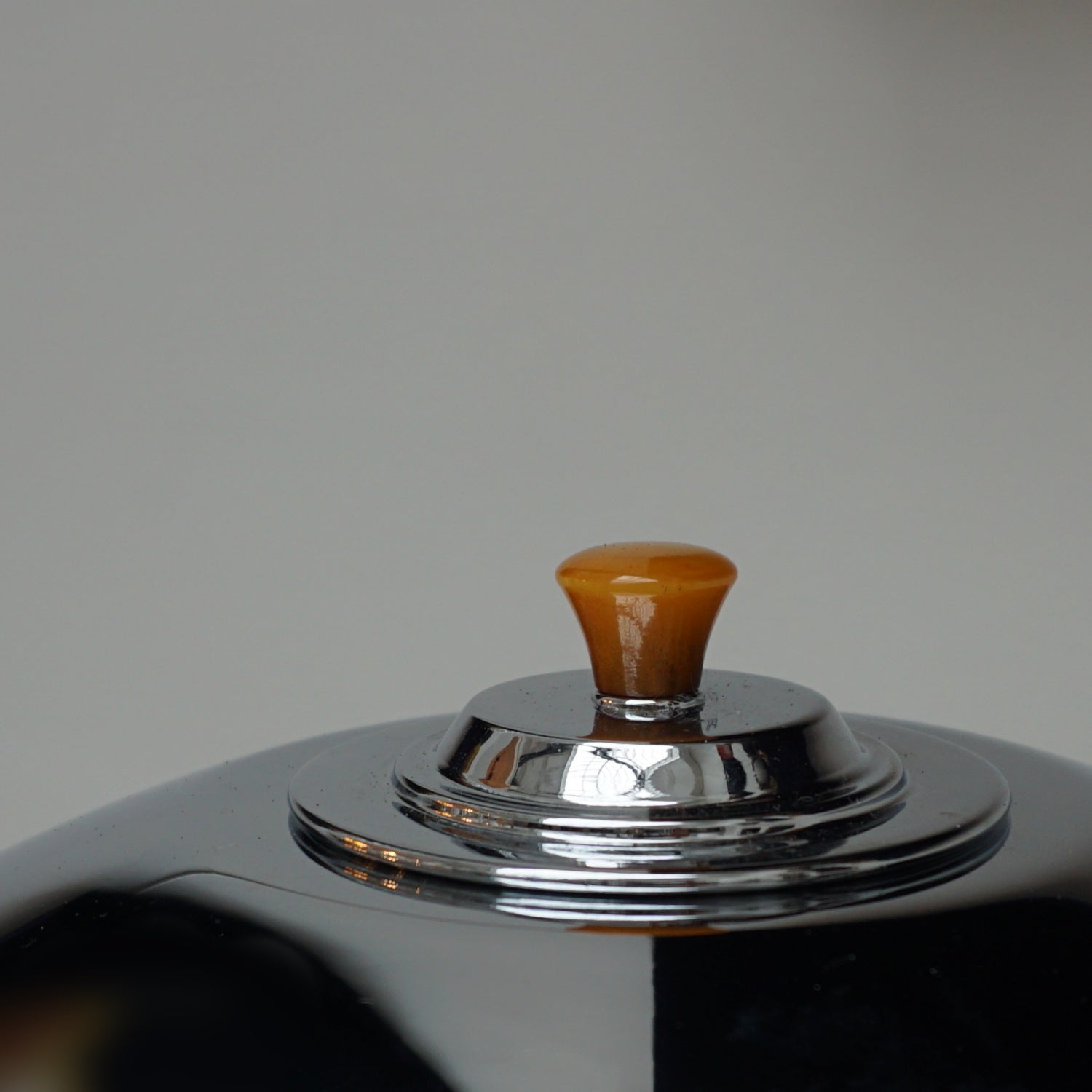 Brown Bakelite table Lamp - Jeroen Markies Art Deco