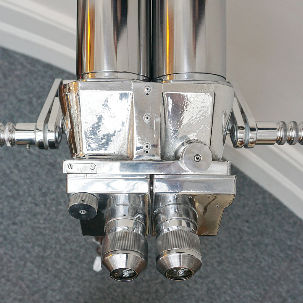 10X80 chrome marine binoculars by Leica. Set over a later extending wood and chromed metal stand with angular chromed feet. Mid Century Naval Equipment. War ship accessory . WW2 Binoculars - Jeroen Markies Art Deco 