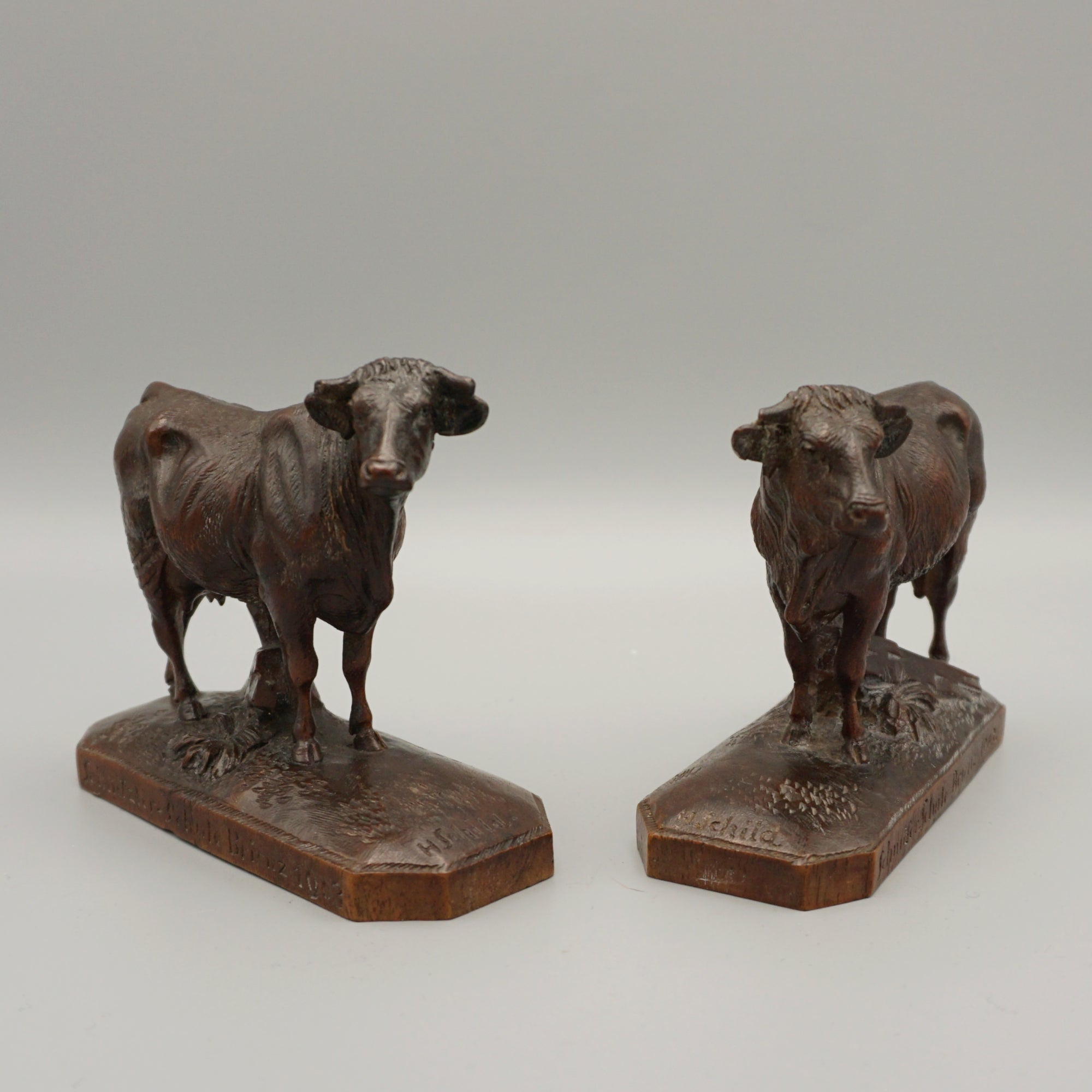 Back Forest Cow and Bull Circa 1900 - Jeroen Markies Art Deco