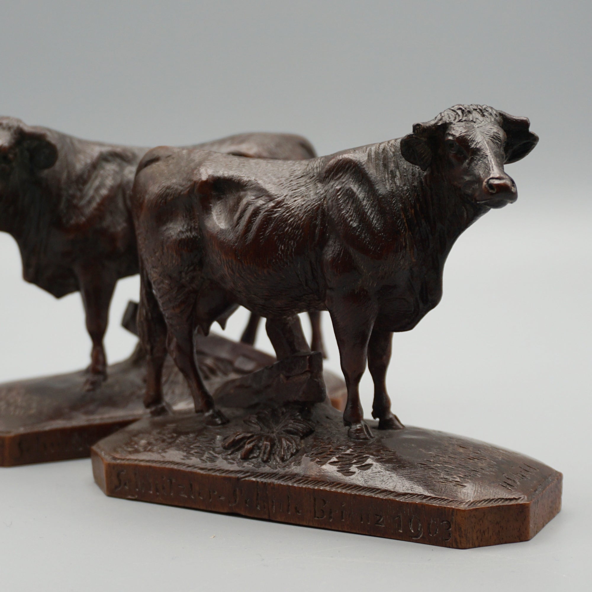 Back Forest Cow and Bull Circa 1900 - Jeroen Markies Art Deco
