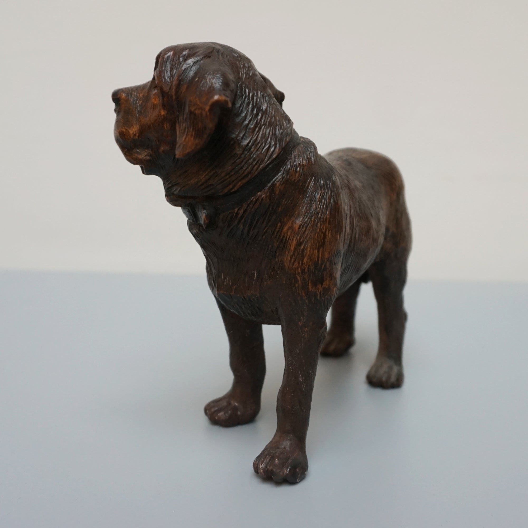 Black Forest Hand Carved Dog Sculpture. Late Victorian figurine. Jeroen Markies Art Deco