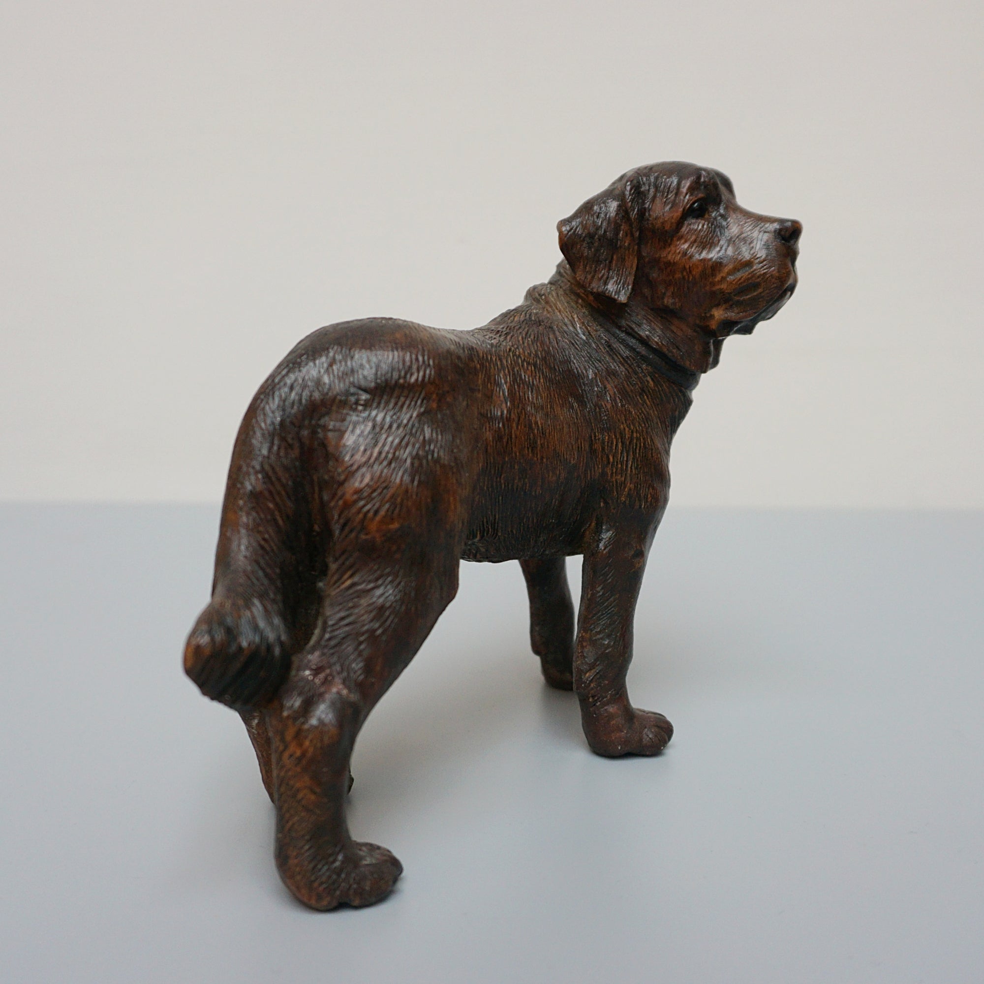 Black Forest Hand Carved Dog Sculpture. Late Victorian figurine. Jeroen Markies Art Deco