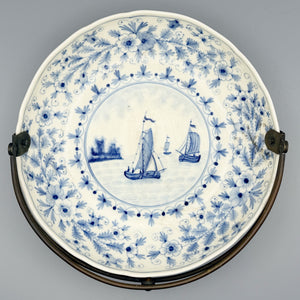 Late 19th-Century Meissen Underglaze Blue Kauffahrtei Seascape Charger with Strawflower Border