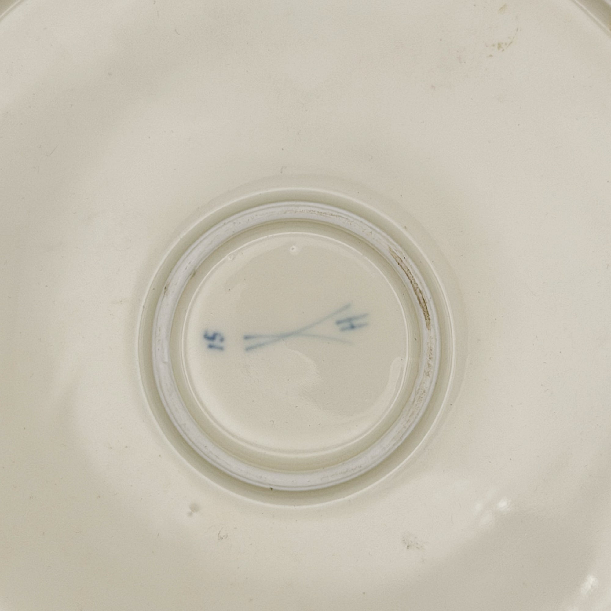 Late 19th-Century Meissen Underglaze Blue Kauffahrtei Seascape Charger with Strawflower Border