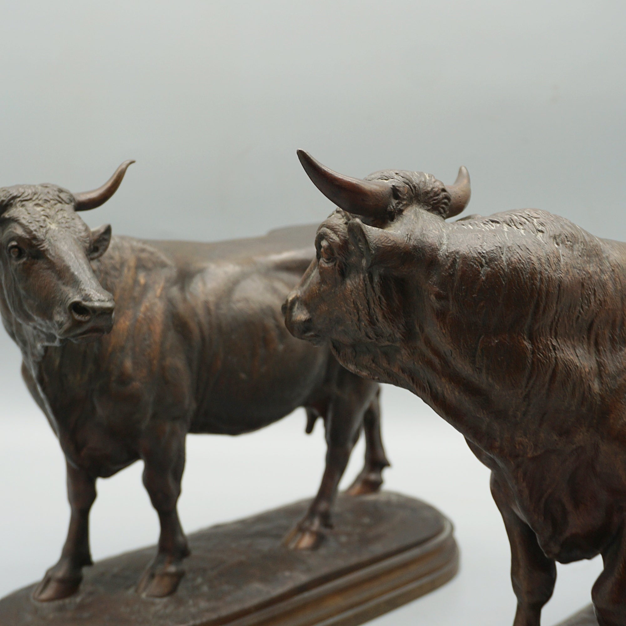 Mid 19th Century Bronze Sculptures of a Bull and a Cow by Isidore Bonheur - Jeroen Markies Art Deco